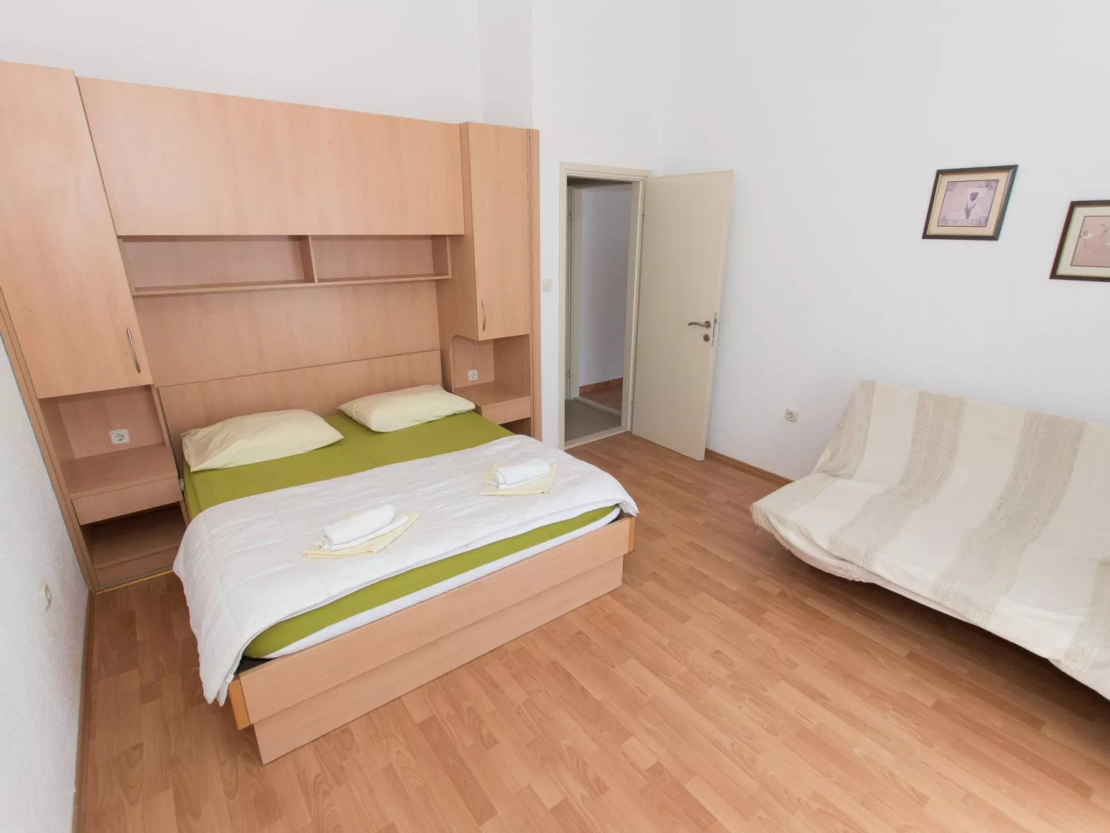 Ozzi mit privatem Pool-Binnen