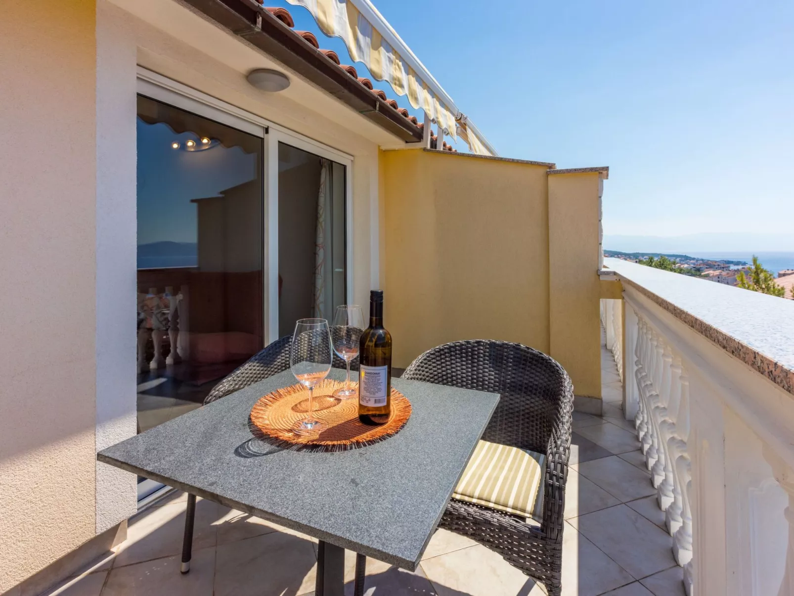 Studio-Apartment mit Meerblick-Buiten