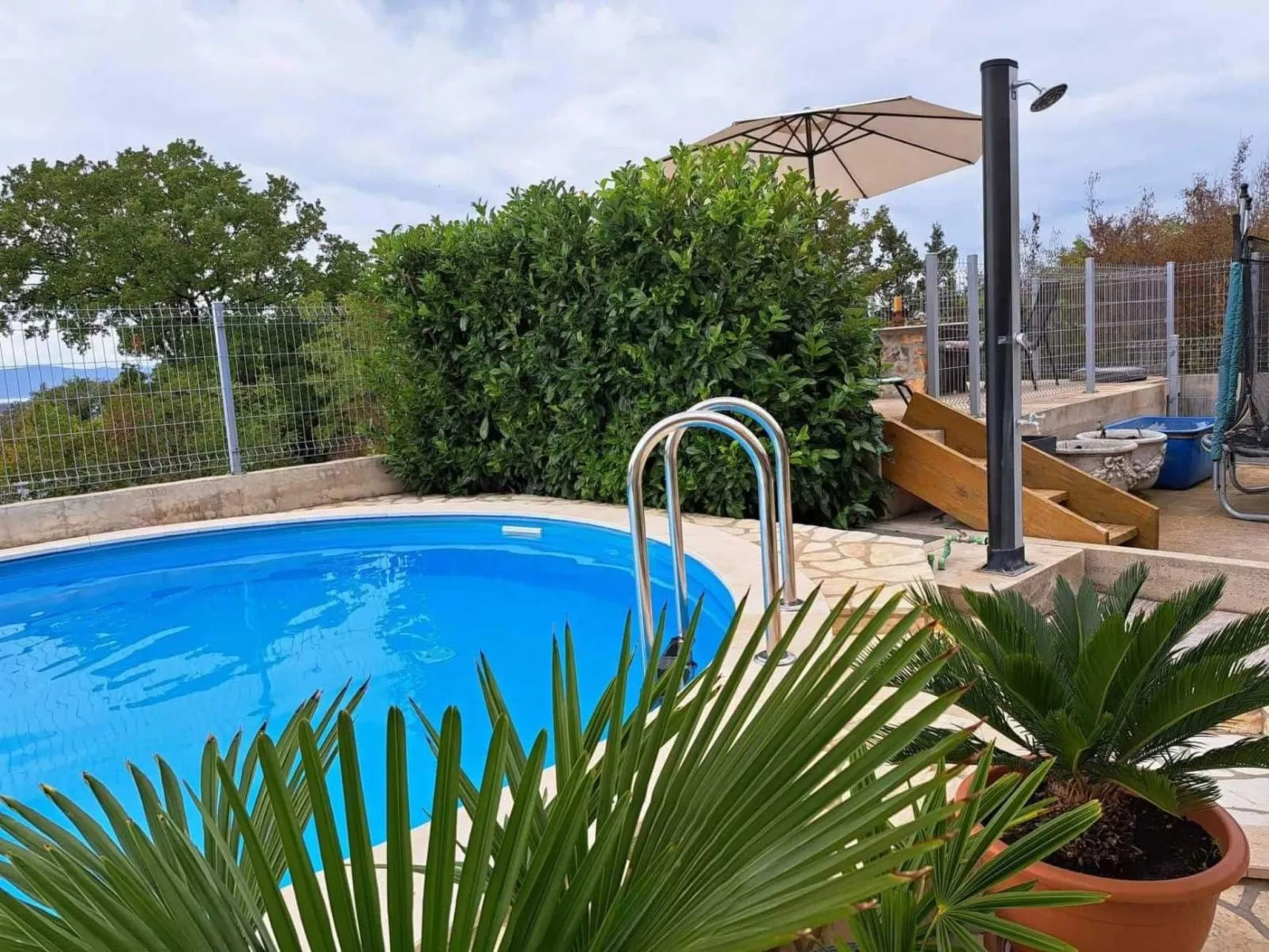 "Nette App in der Nähe des Pools"-Buiten