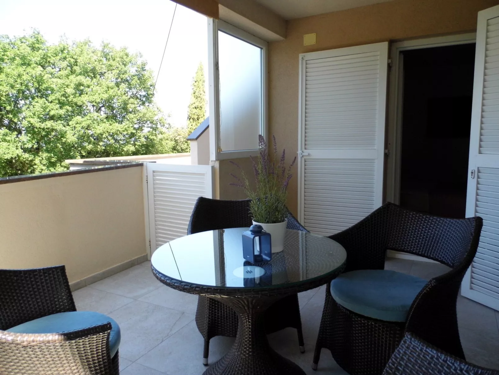 Gemütliche und moderne Wohnung in der Nähe von Meer und Zentrum-Buiten