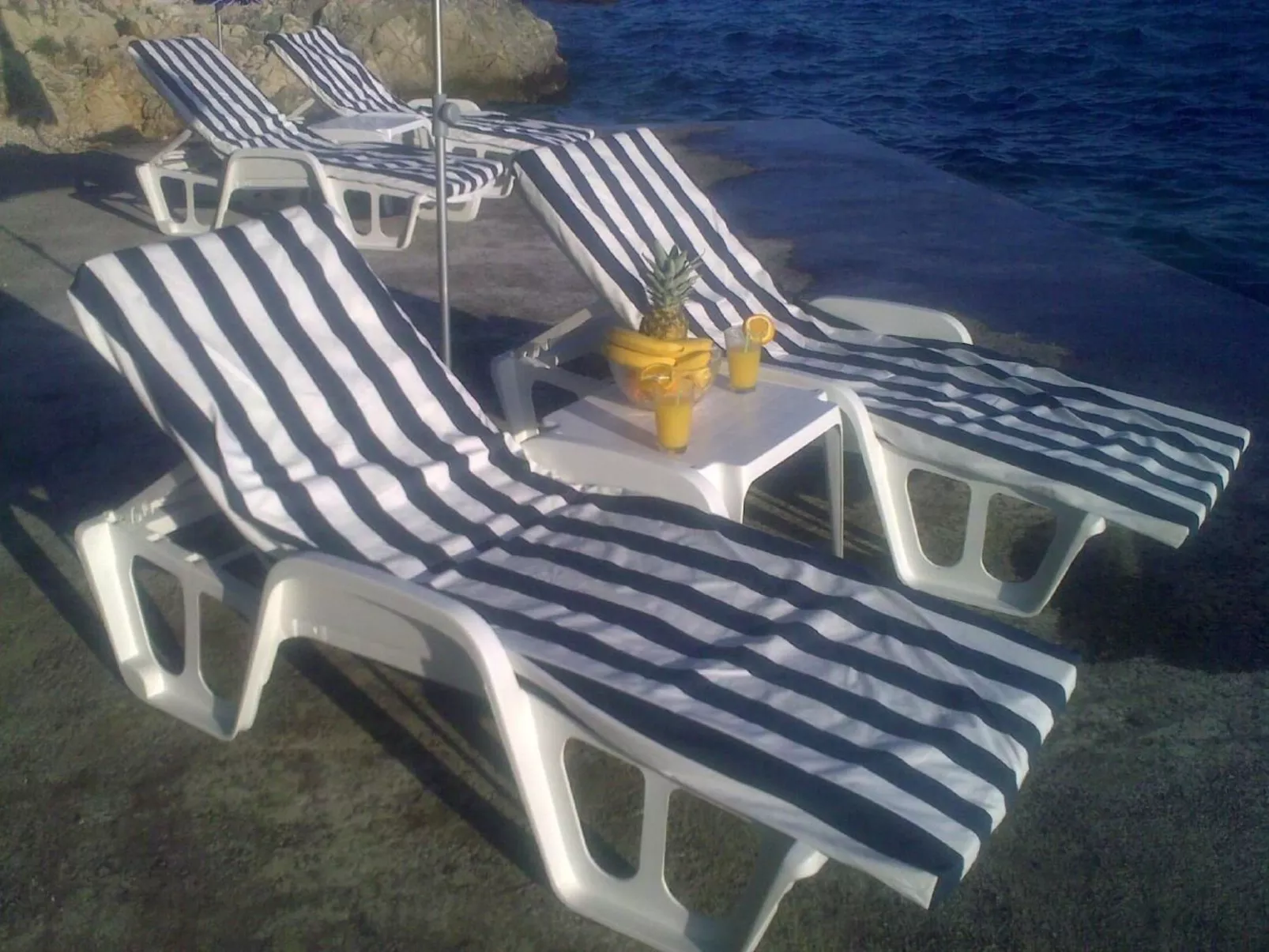 Mit Blick auf das Wasser-Buiten