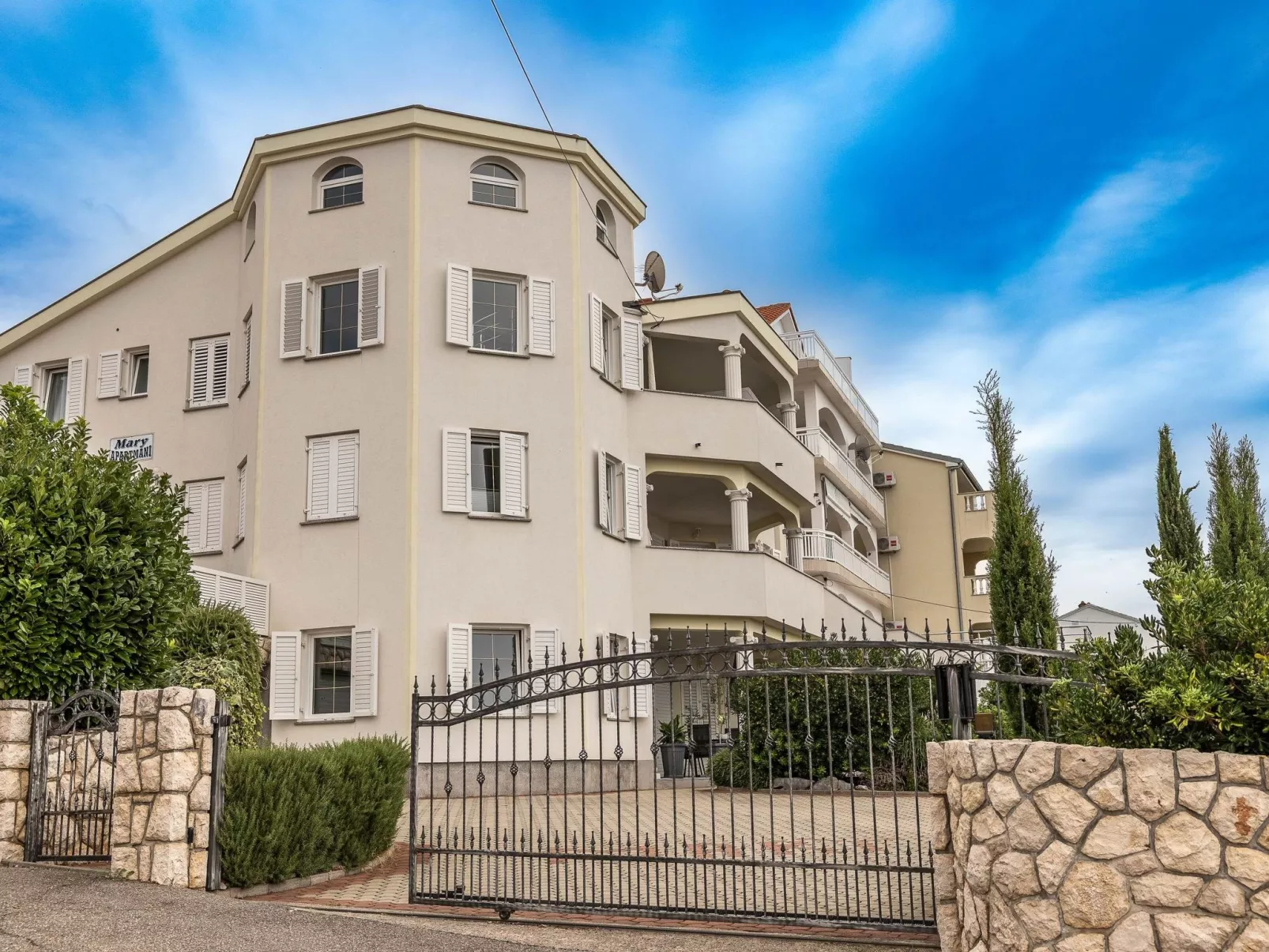 Wohnung mit großer Terasse-Buiten