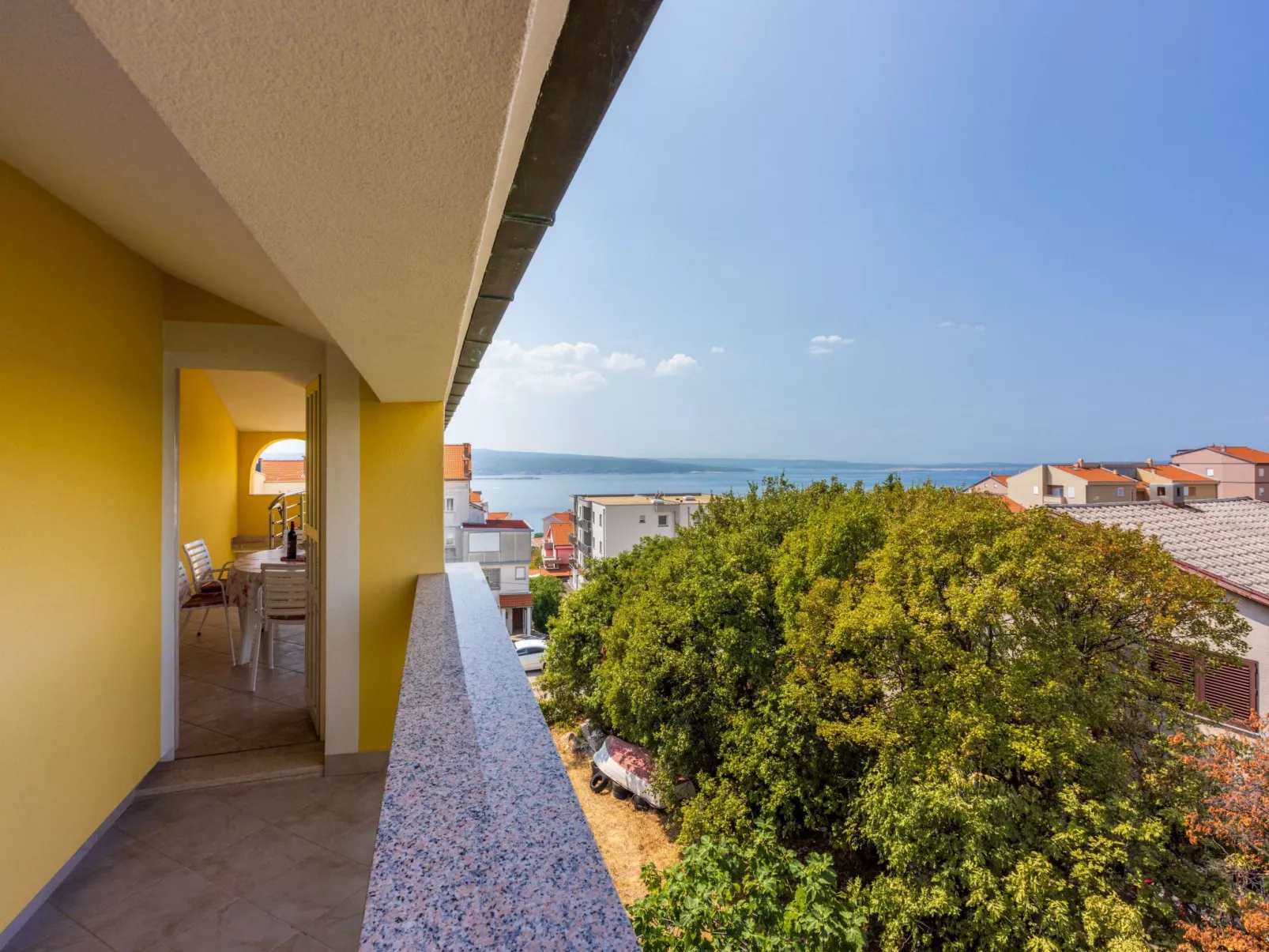 Wohnung für 6 Personen mit Balkon und Meerblick-Buiten