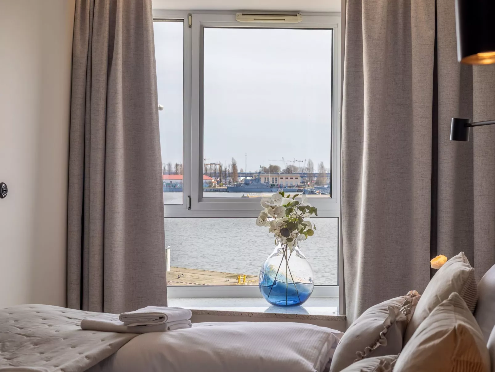 Concha mit Blick auf den Hafen-Binnen