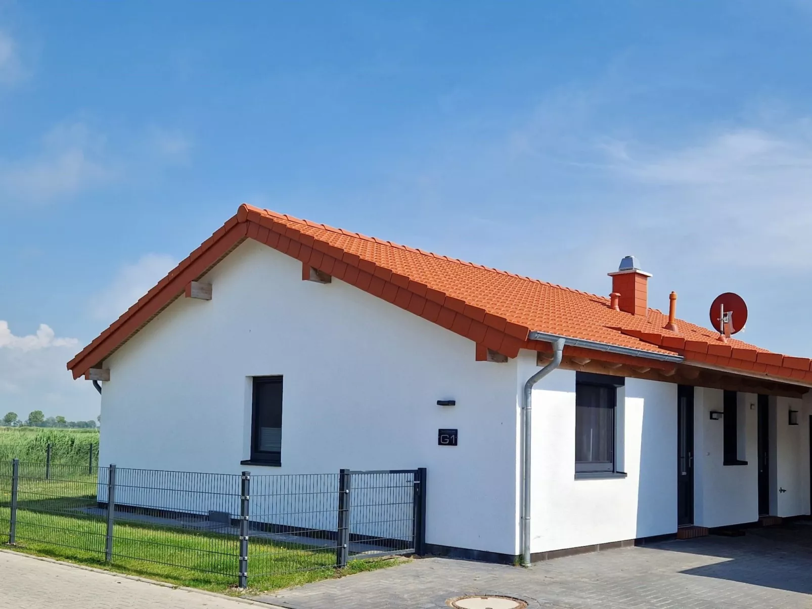 G1 Eingezäuntes Haus mit Kamin in Eckwarderhörne-Buiten