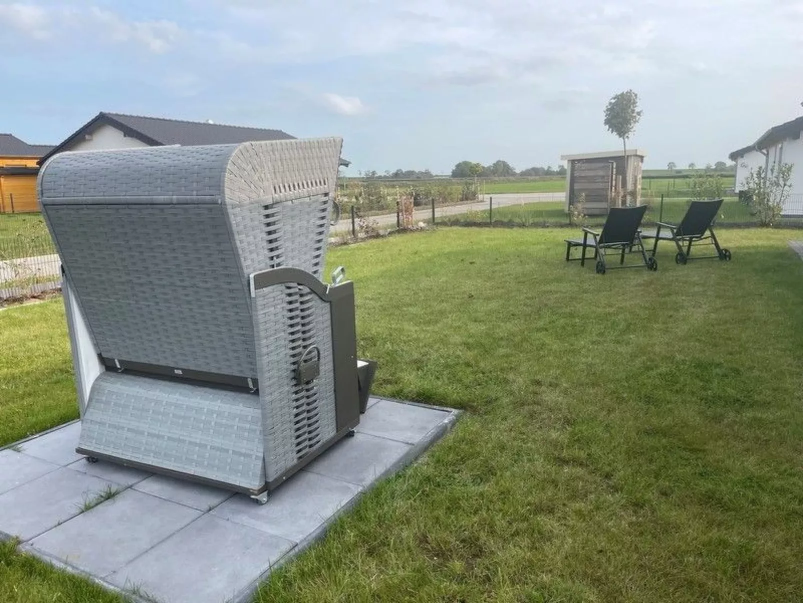 G22 Haus mit Garten, Strandkorb und Grillkamin-Buiten