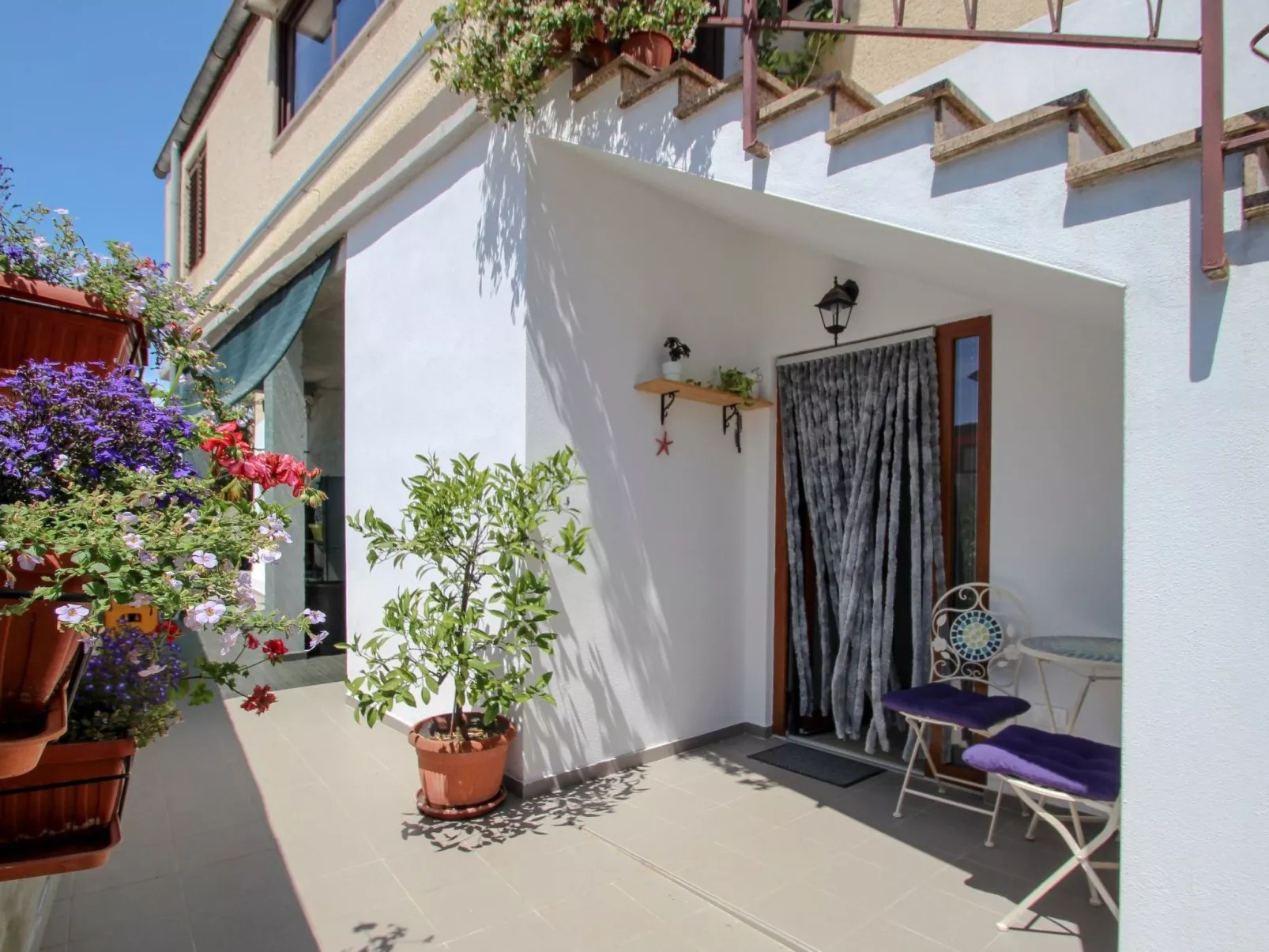 "Tomas" mit eigener Terrasse-Buiten