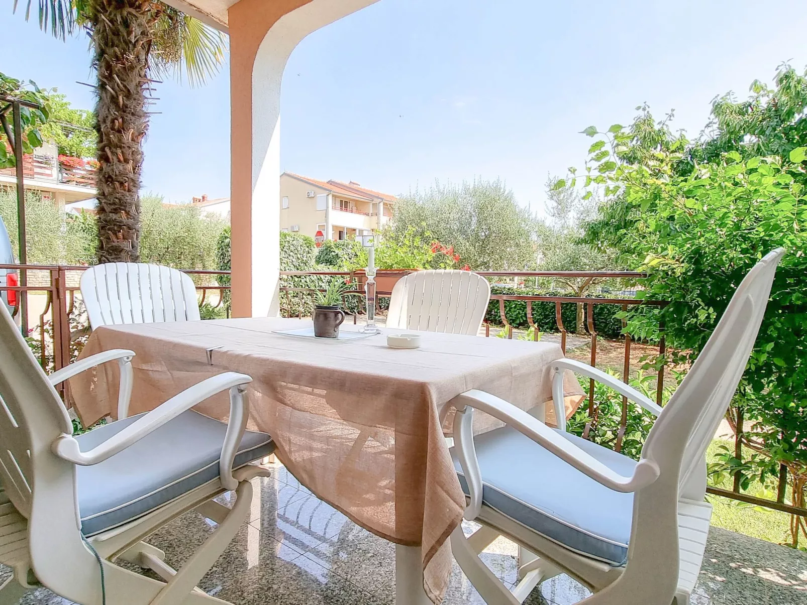 "Maria 4" mit Terrasse-Buiten