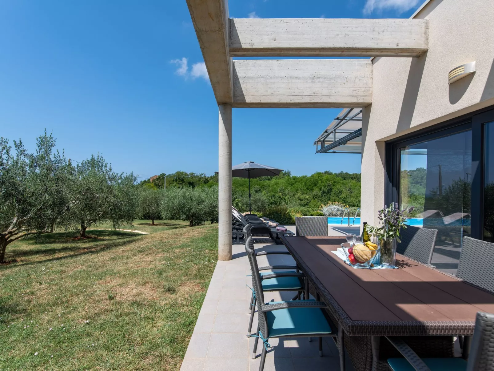 Wunderschönes Ferienhaus in Bužinija mit Pool-Buiten