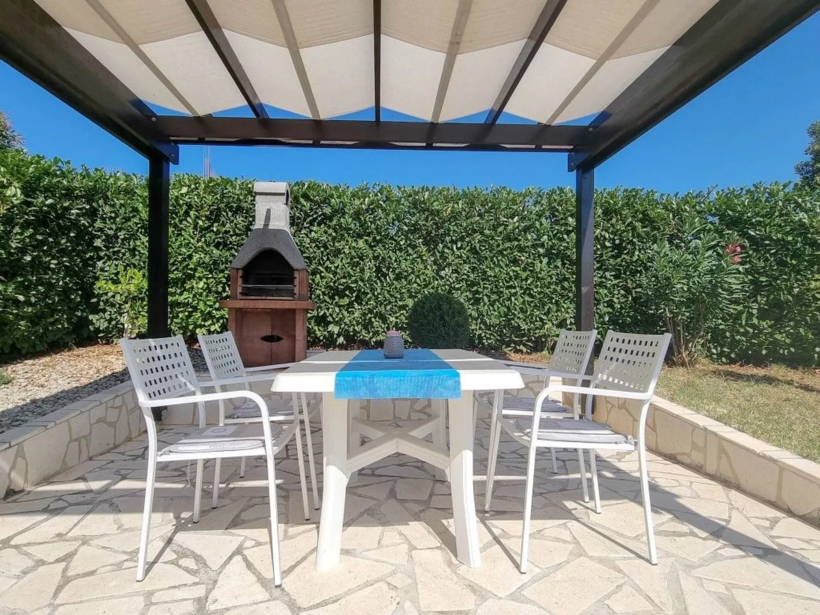 "Lea" mit Terrasse-Buiten