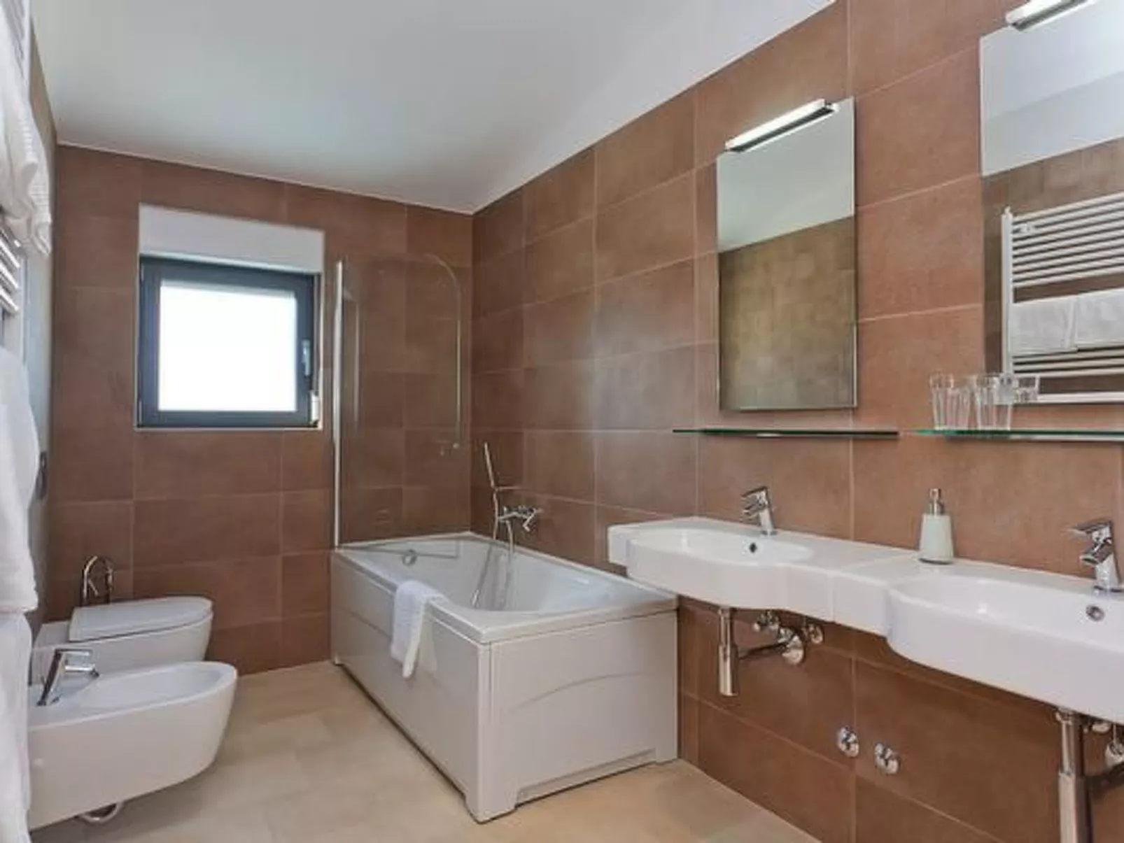 Designvilla mit Dachterrasse und Panoramablick-Binnen