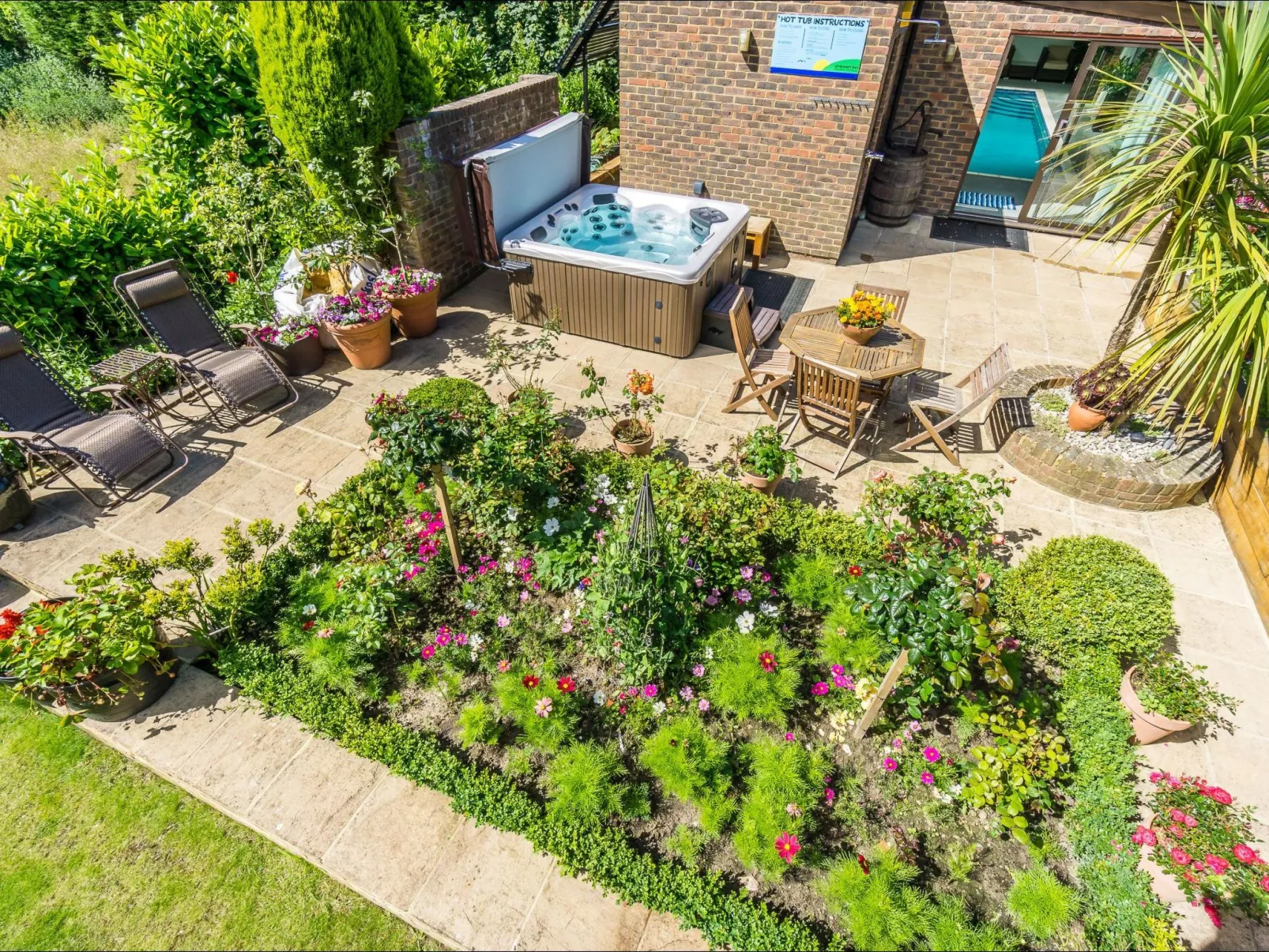 Schönes Ferienhaus in Hastings mit Whirlpool, Terrasse und Garten-Buiten