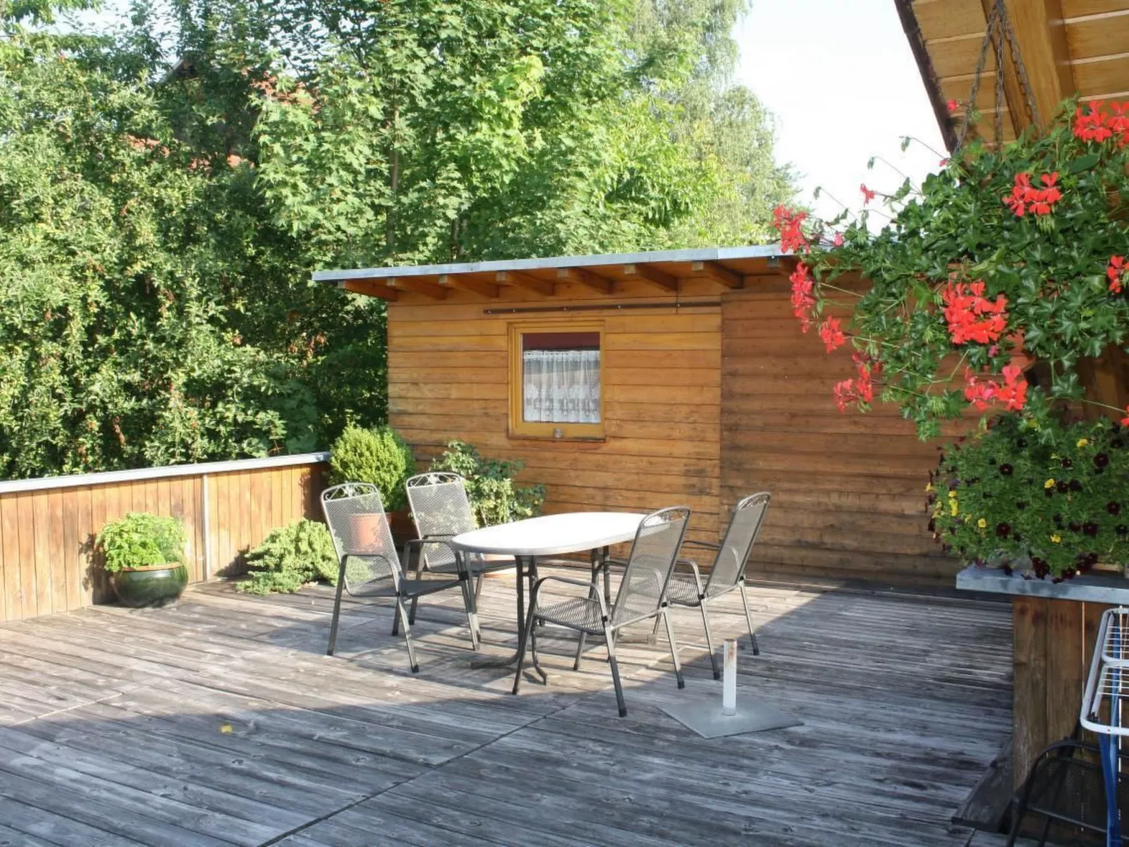 Große Wohnung mit Badewanne-Buiten