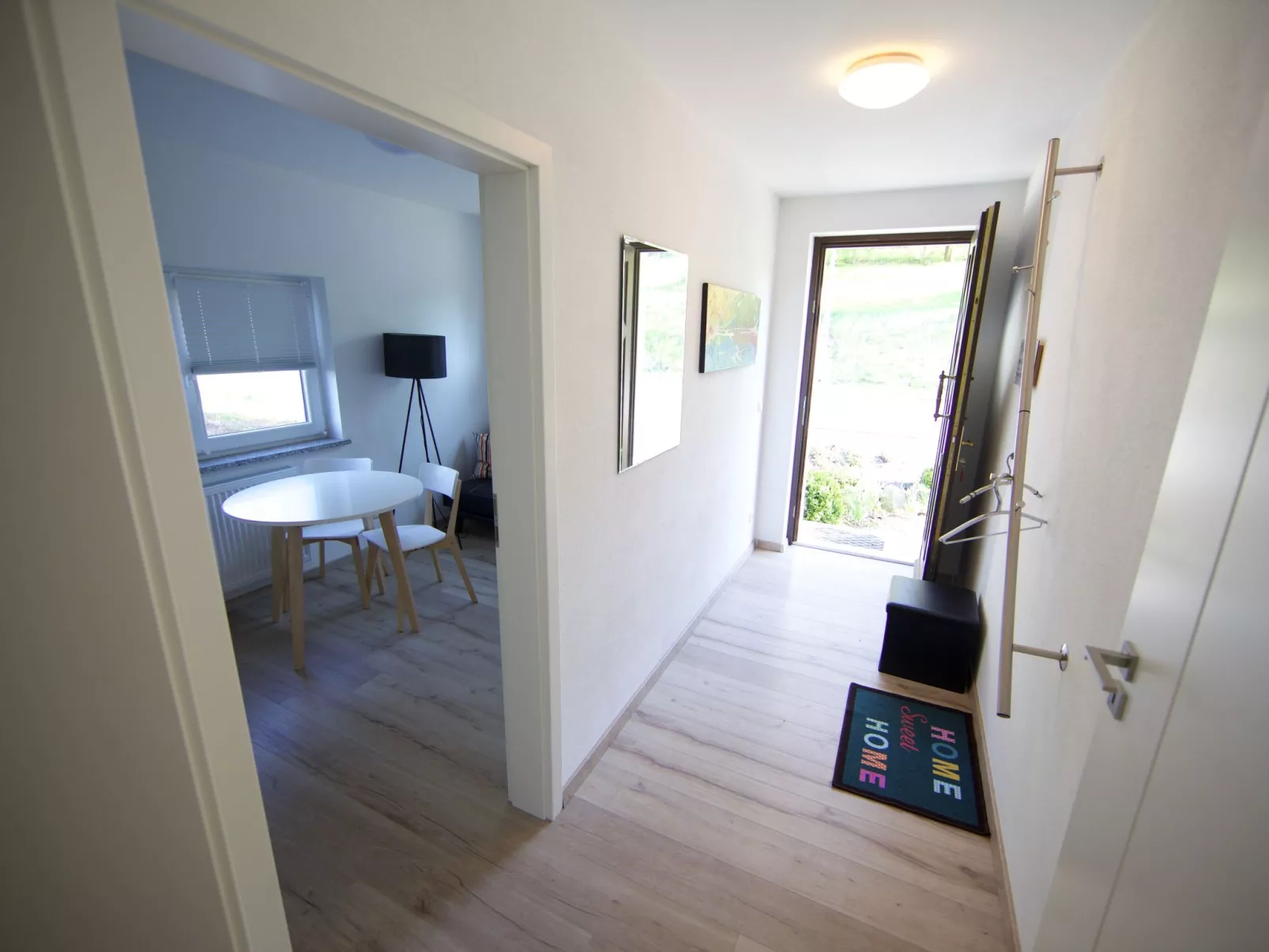 Helle und moderne Ferienwohnung mit Terrasse-Binnen