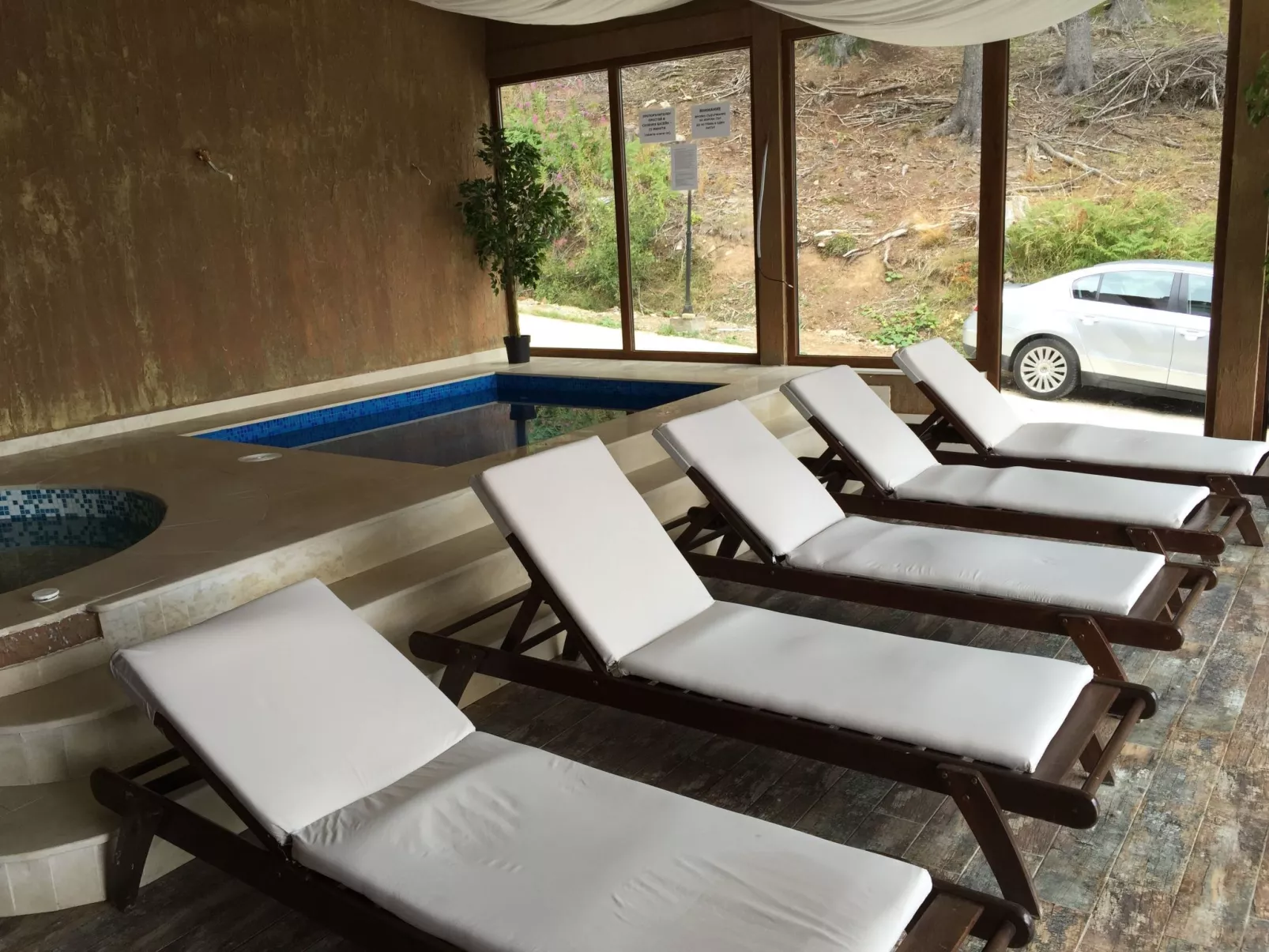 Mit Whirlpool - Buiten