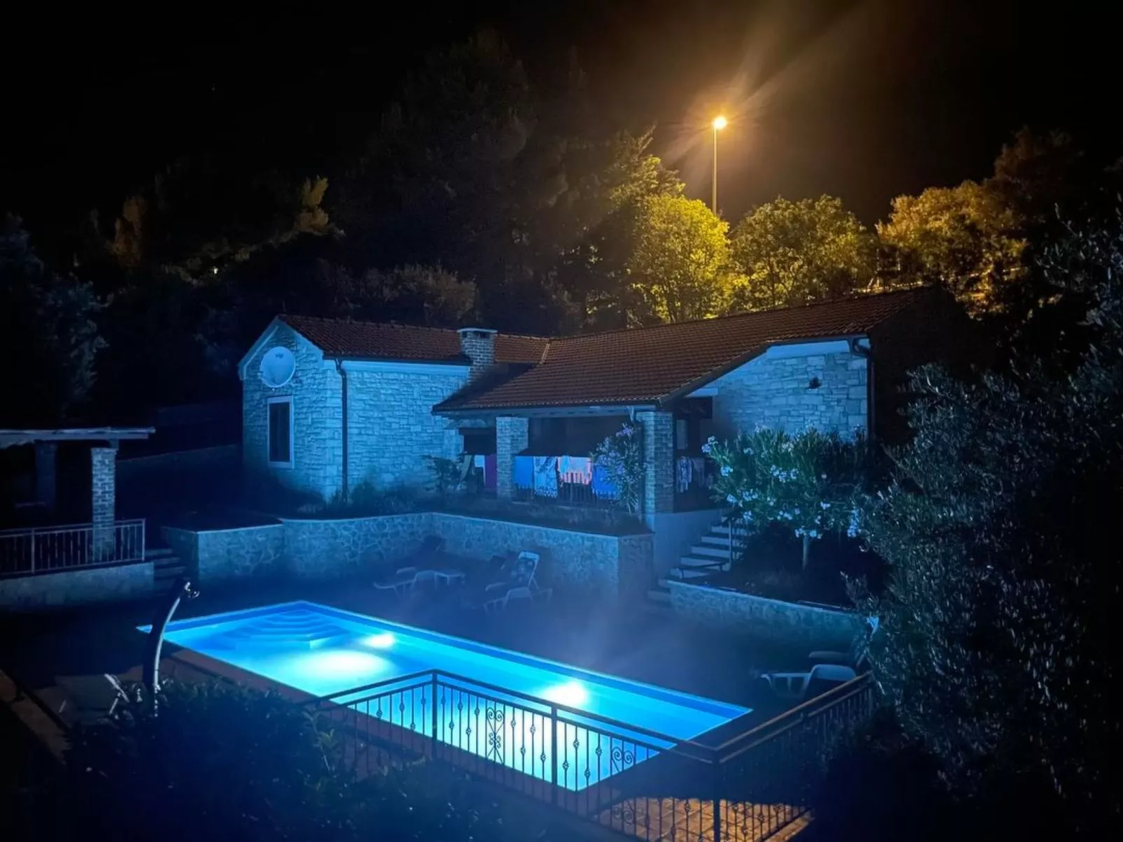 Ferienvilla Roko mit beheiztem Pool-Buiten