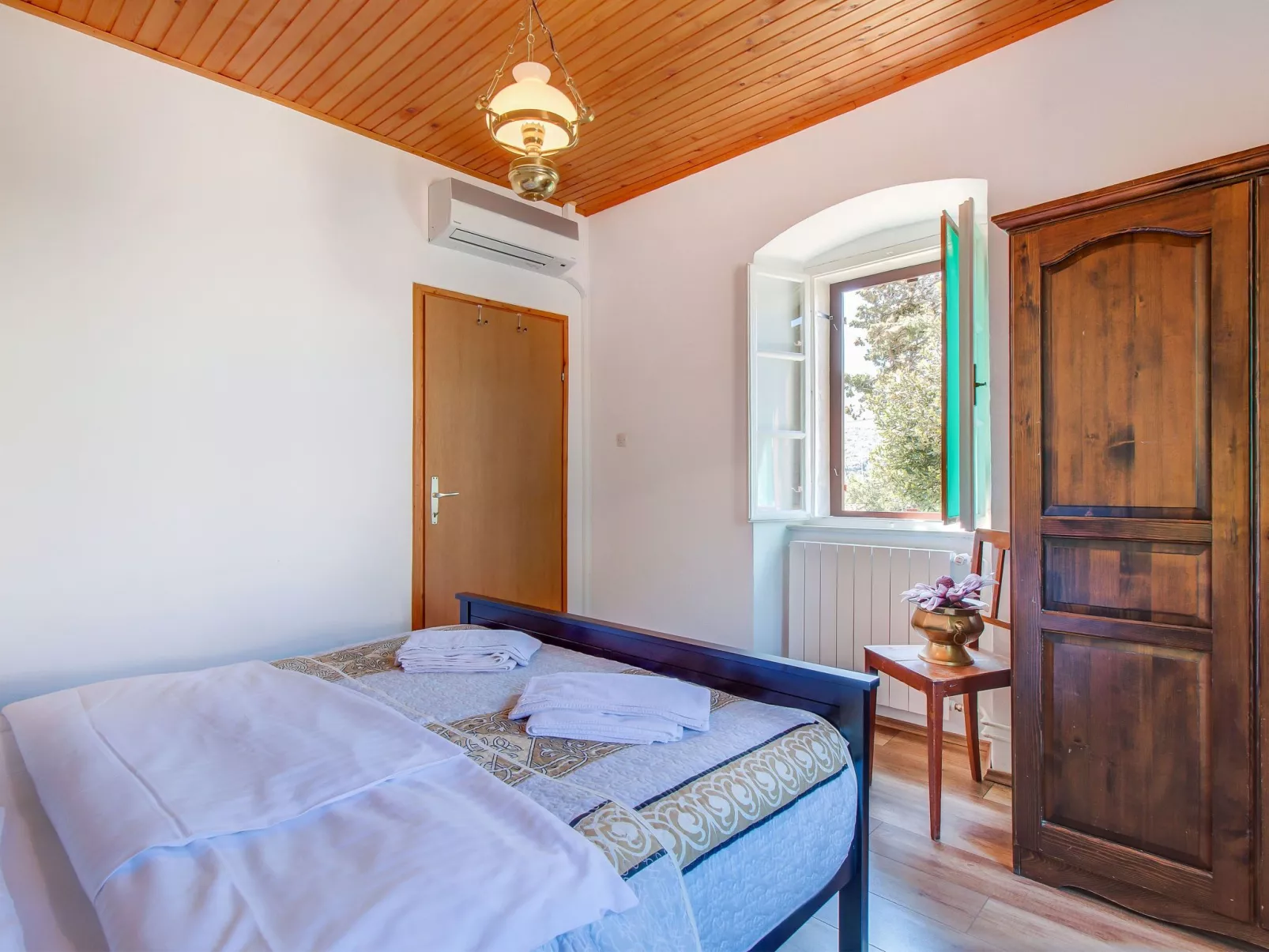 In Osor mit Privatem Pool-Binnen