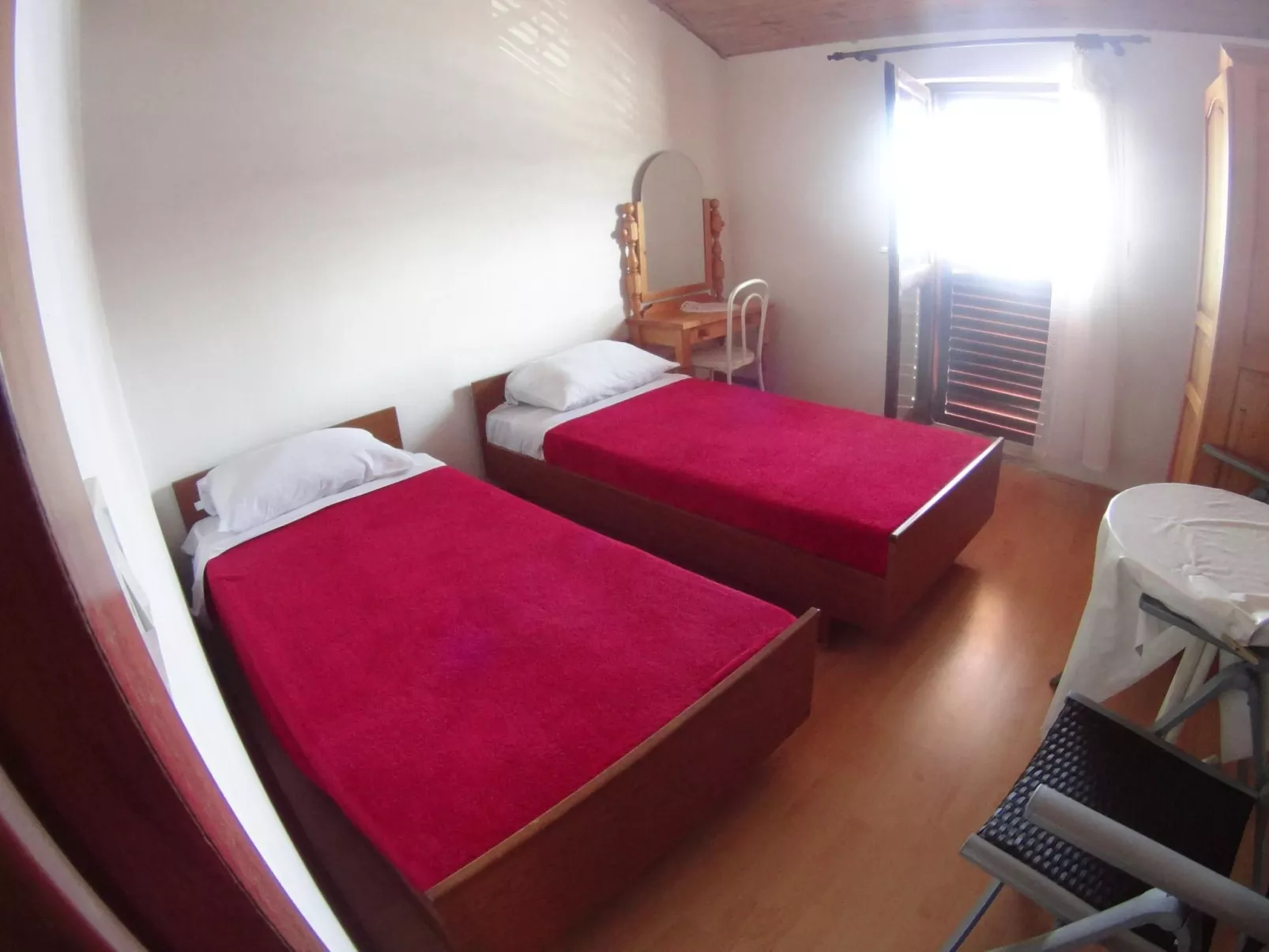 "Antun" am Strand-Binnen