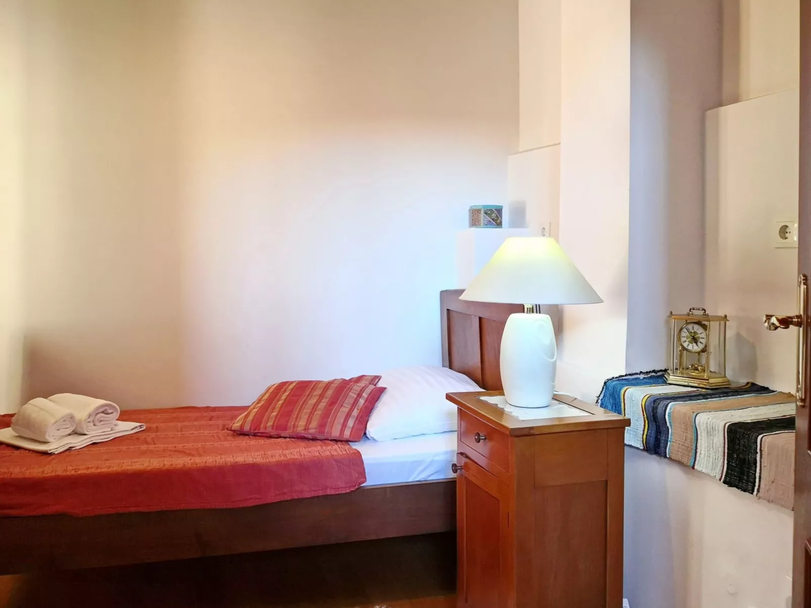 Renoviertes Steinhaus mit Garten und Pool ideal für ein erholsamen Urlaub-Binnen