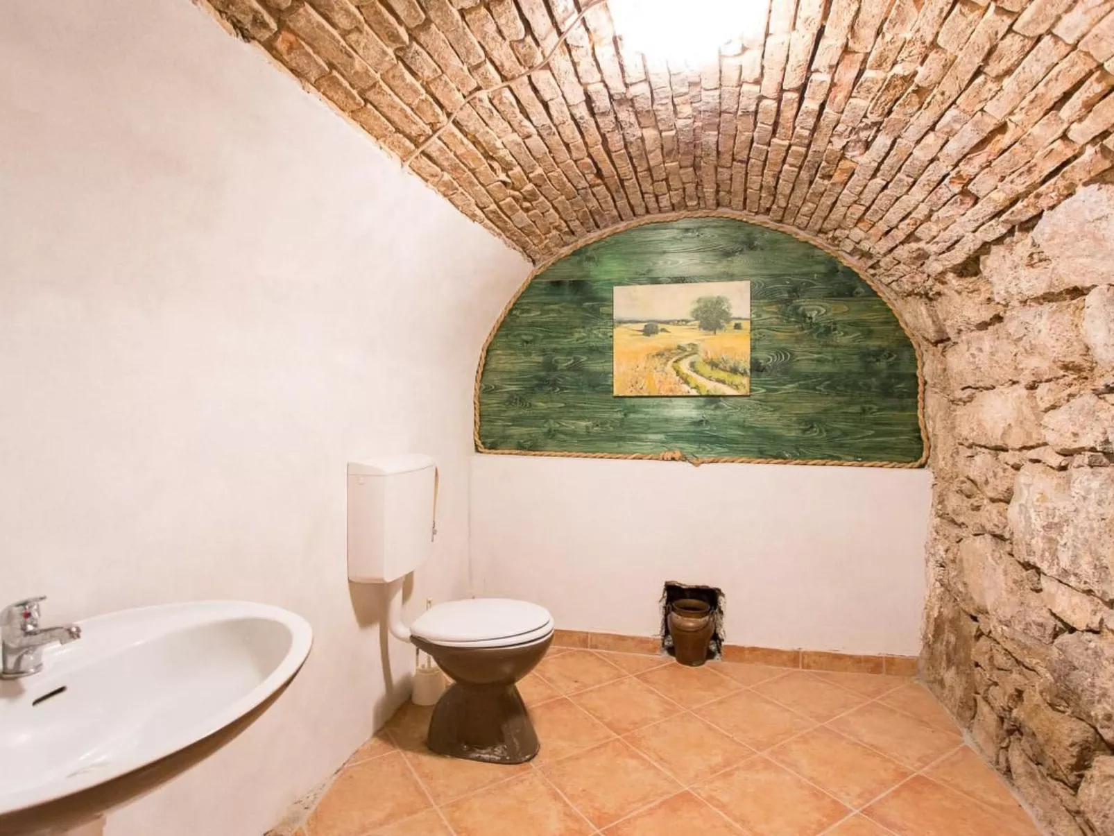 Haus mit modernem Interieur und einer alten Taverne - Binnen