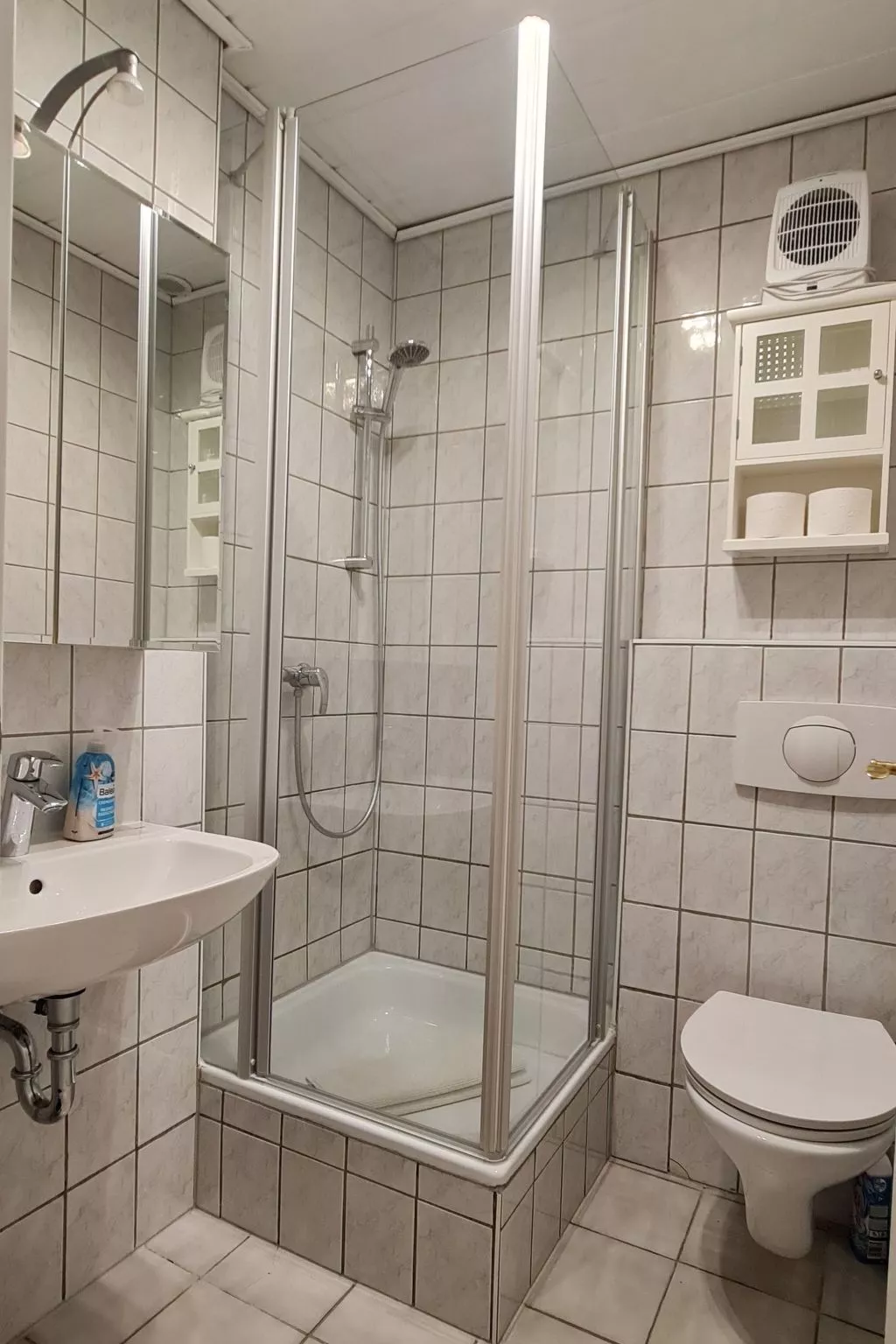 Dreibettzimmer mit Lounge-Terrasse und Garten - Image-tags.info