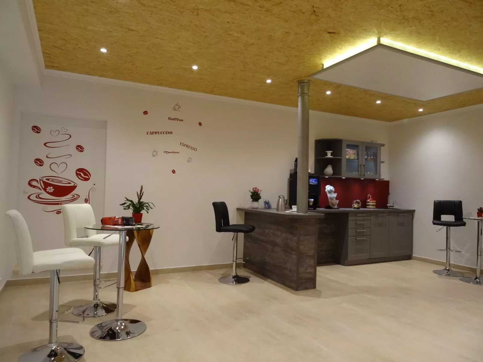 Modern eingerichtete Suite mit Terrasse-Binnen