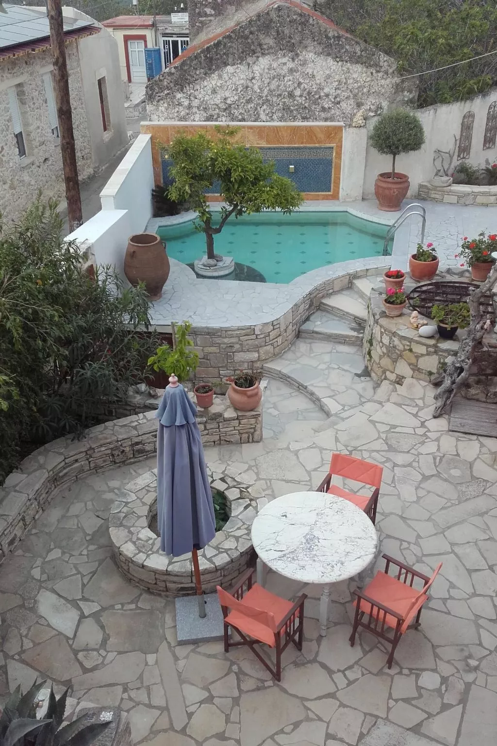 Ruhig gelegenes Ferienhaus mit eigenem Pool-Buiten