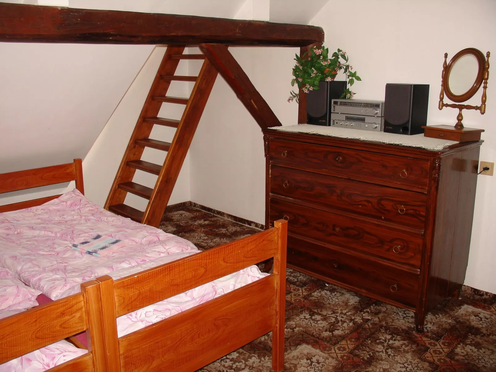 Charmantes, traditionelles Holzhaus-Binnen