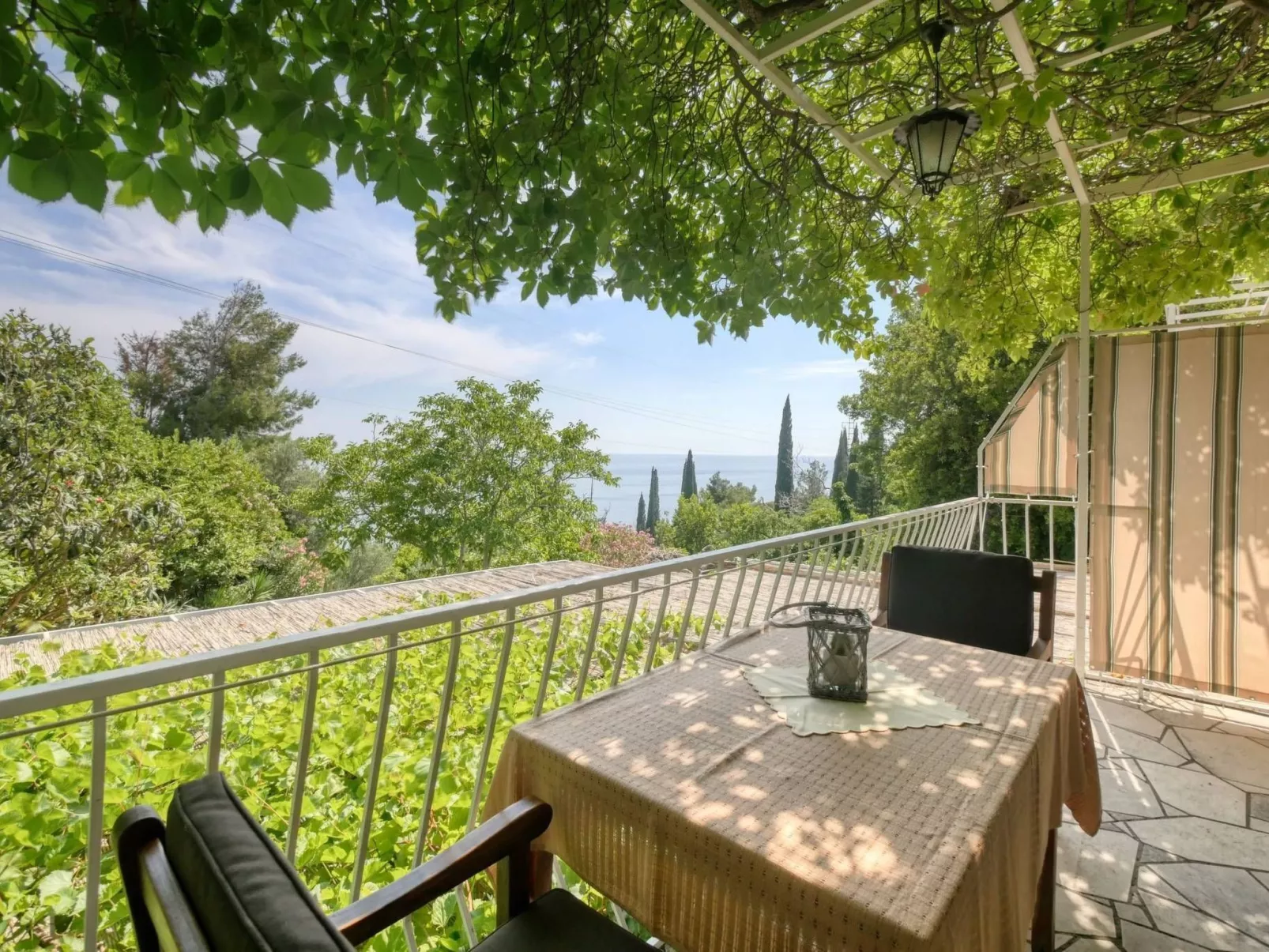 "Helena2" mit Blick auf das Wasser-Buiten