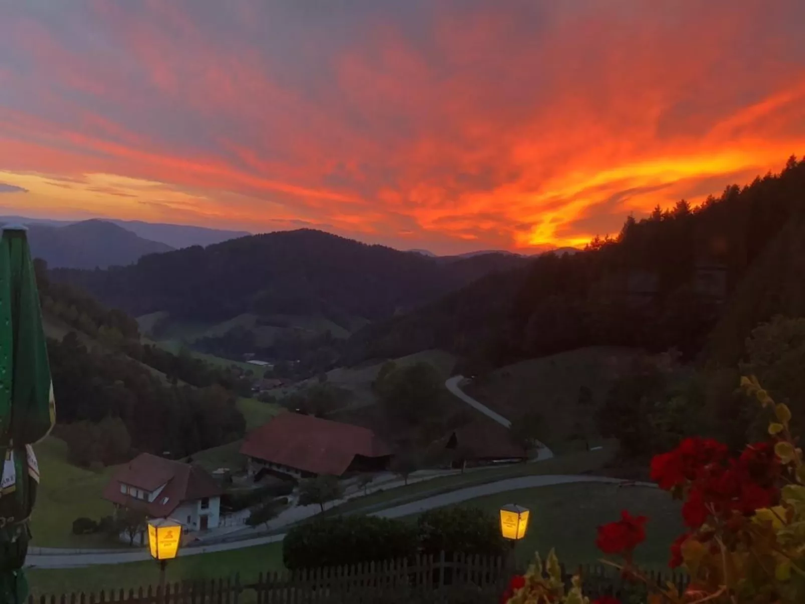 FeWo mit Whirlpool und Fass-Sauna im Schwarzwald-Buiten