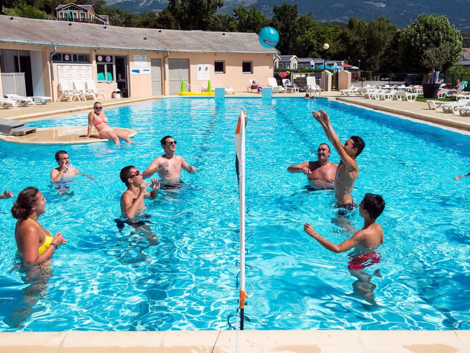 Gemütliches Chalet am Ufer des Sees von Serre-Ponçon-Buiten