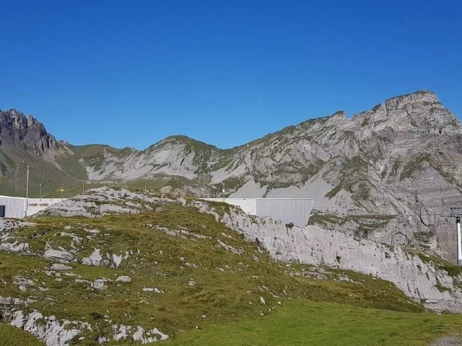 Frutt Alpine Home-Buiten