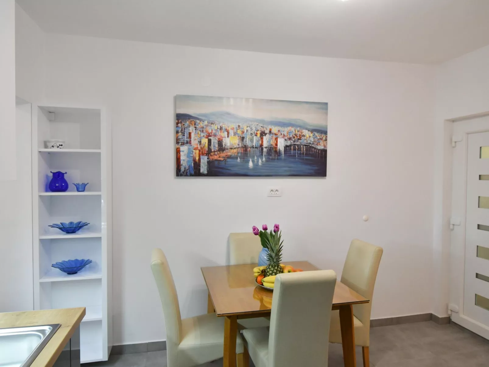 Mit privatem Parkplatz-Binnen