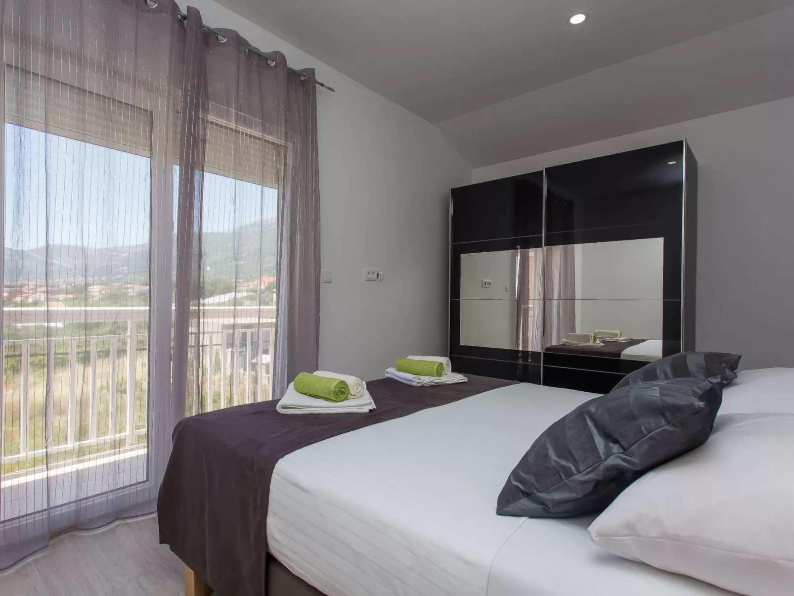 Moderne ap. 2 mit Pool und Grill in der Nähe von Split und Trogir-Image-tags.info