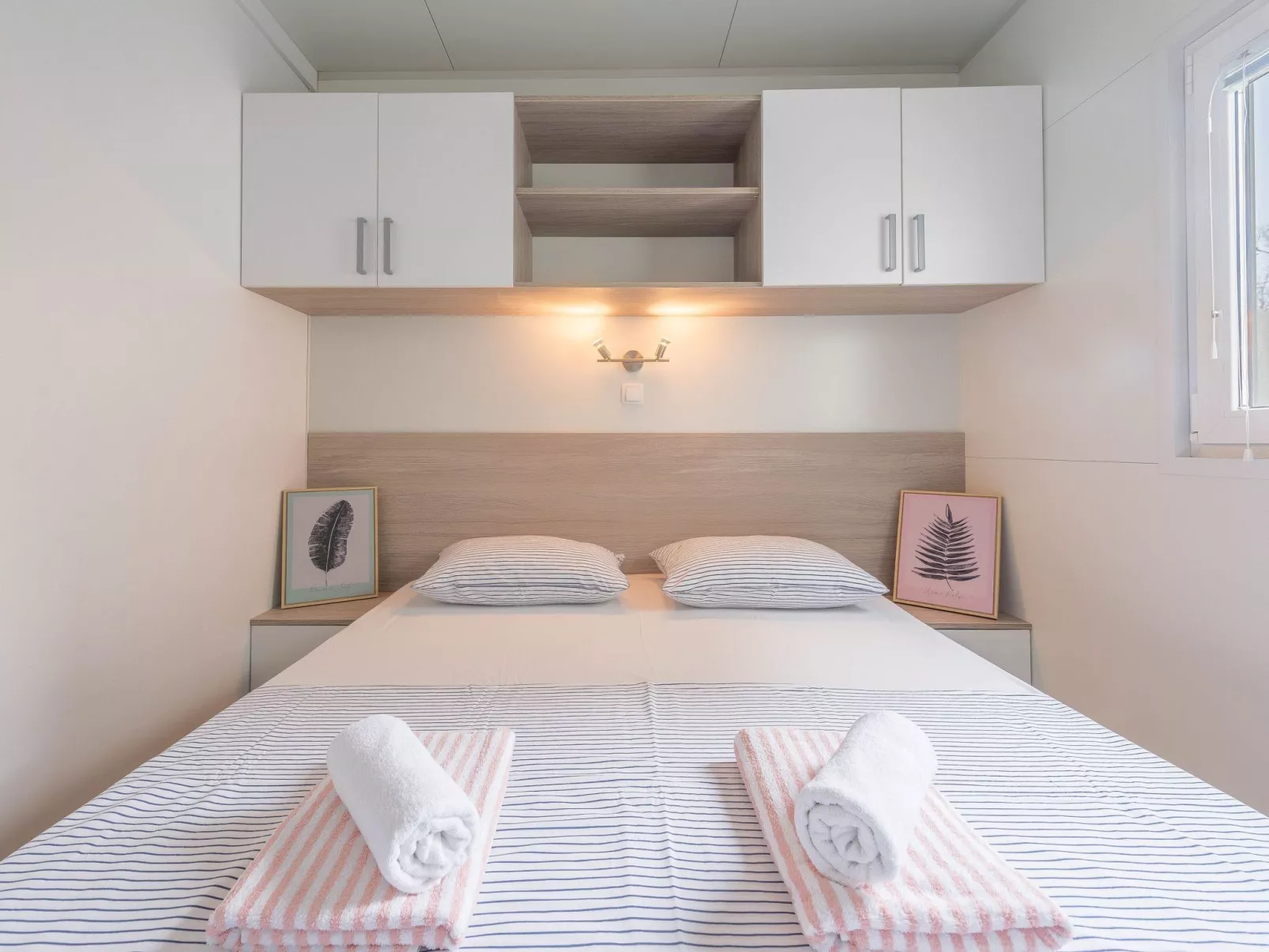 MH Summer Home-Binnen