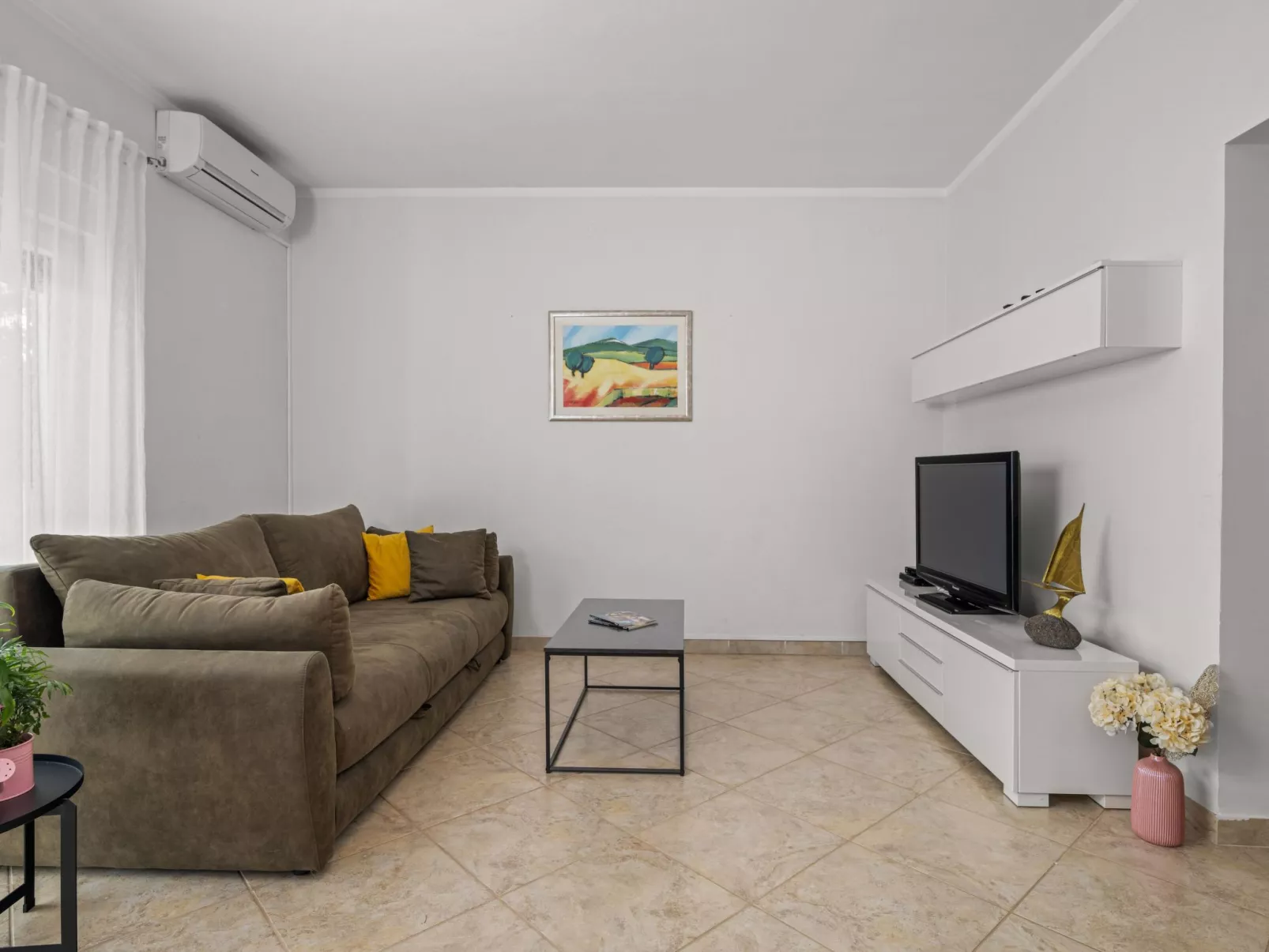 Attraktive Wohnung mit privatem Pool-Binnen