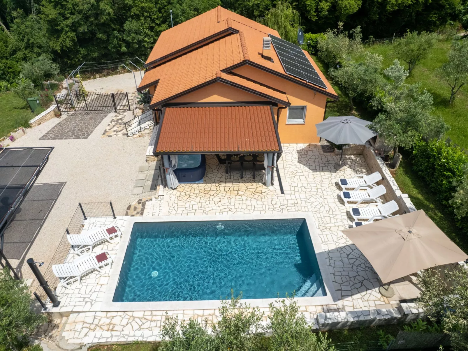 Villa Pendolina mit privatem Pool und Jacuzzi-Binnen