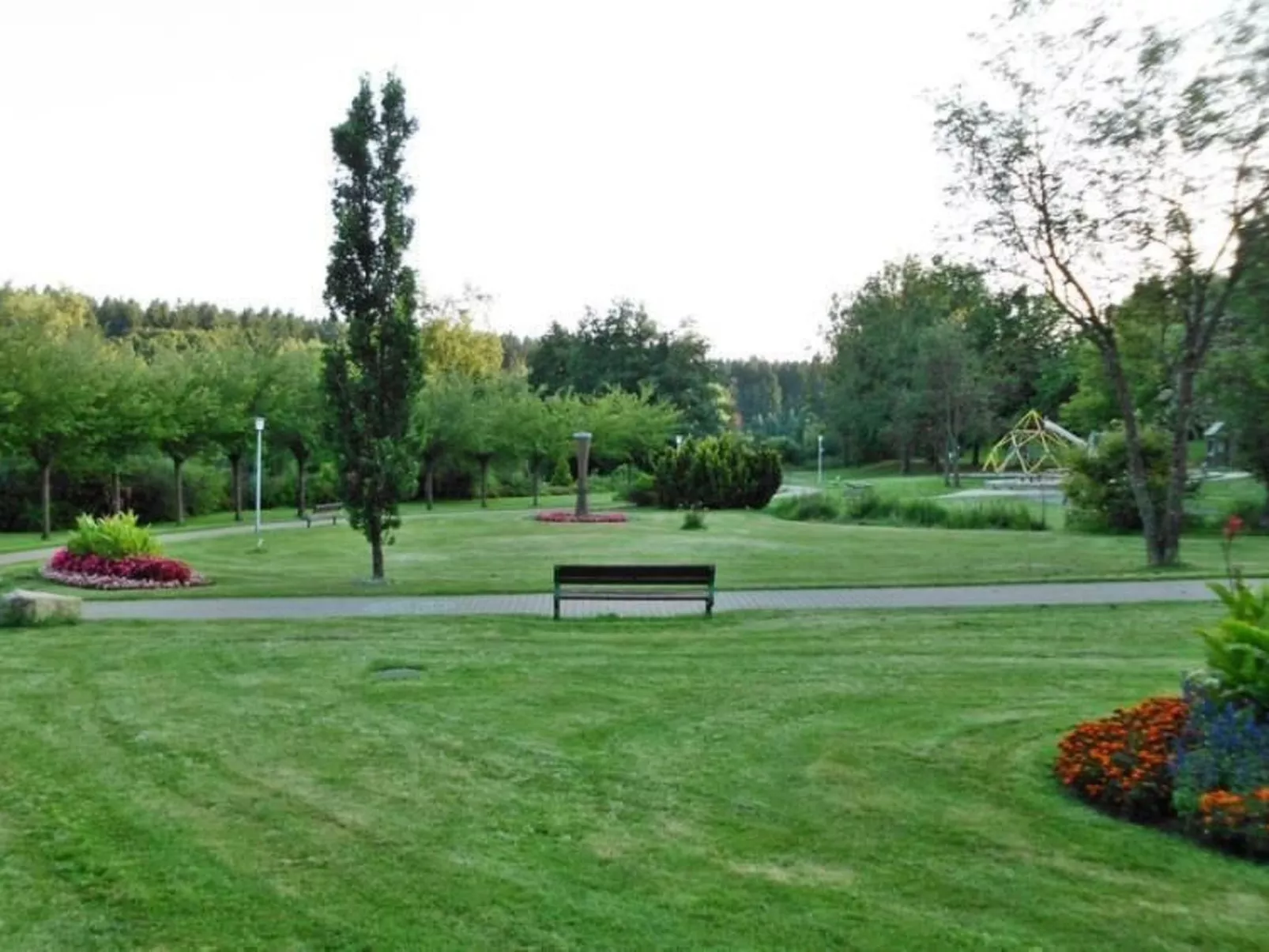 Premium-Ferienwohnung mit Balkon und Bergblick-Buiten