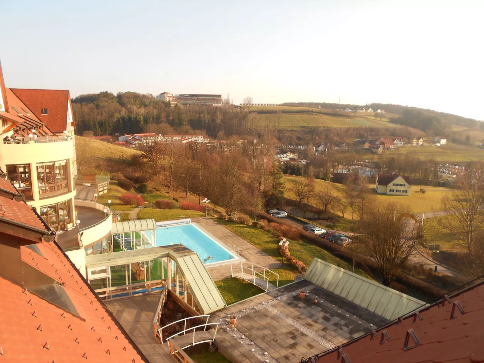 Mit Gemeinschaftspool und Terrasse-Buiten