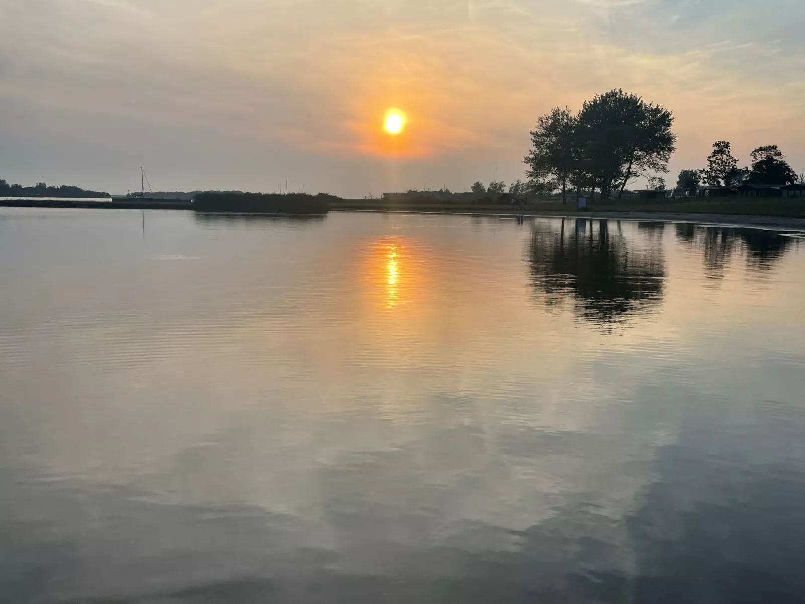 Chalet in Strandnähe-Buiten