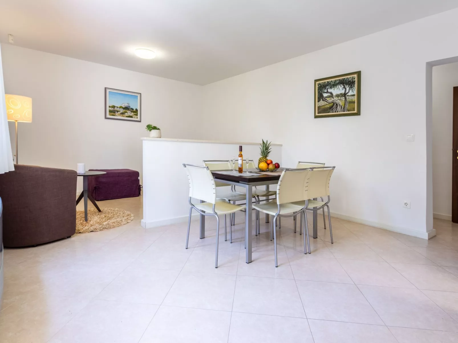 Geräumige Ferienwohnung mit privatem Sonnenbalkon-Binnen