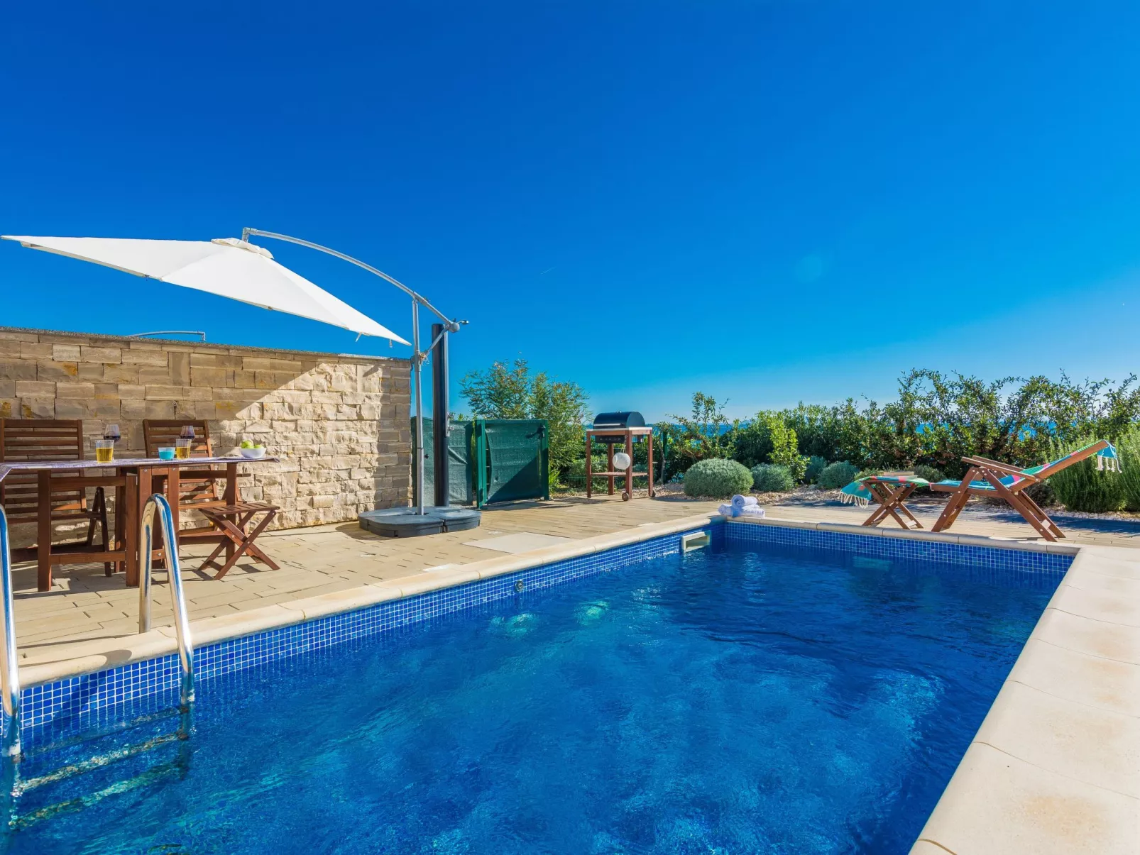 "Miri Melon" mit eigenem Pool-Buiten