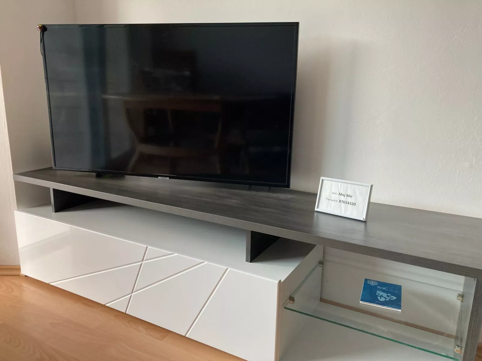 In Povlja mit gemeinschaftlichem Parkplatz-Binnen