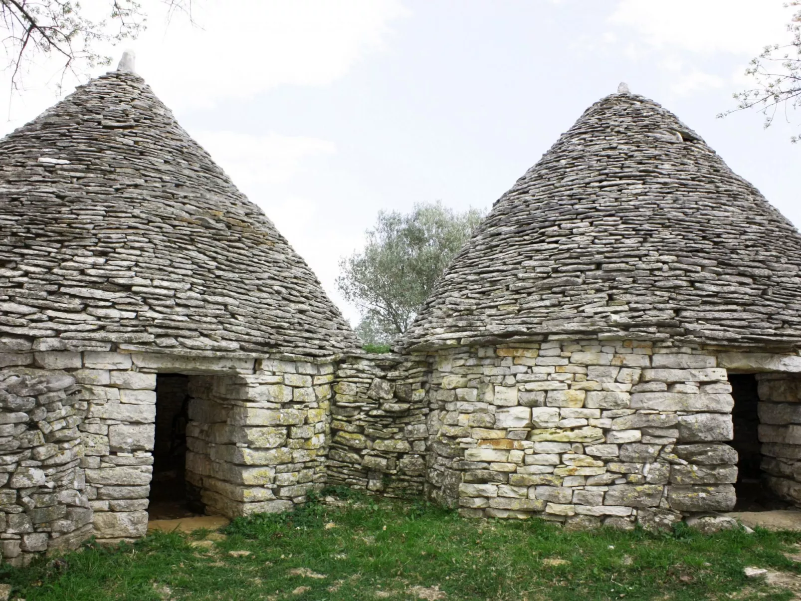 Romantische Villa mit weitläufigem Garten-Buiten