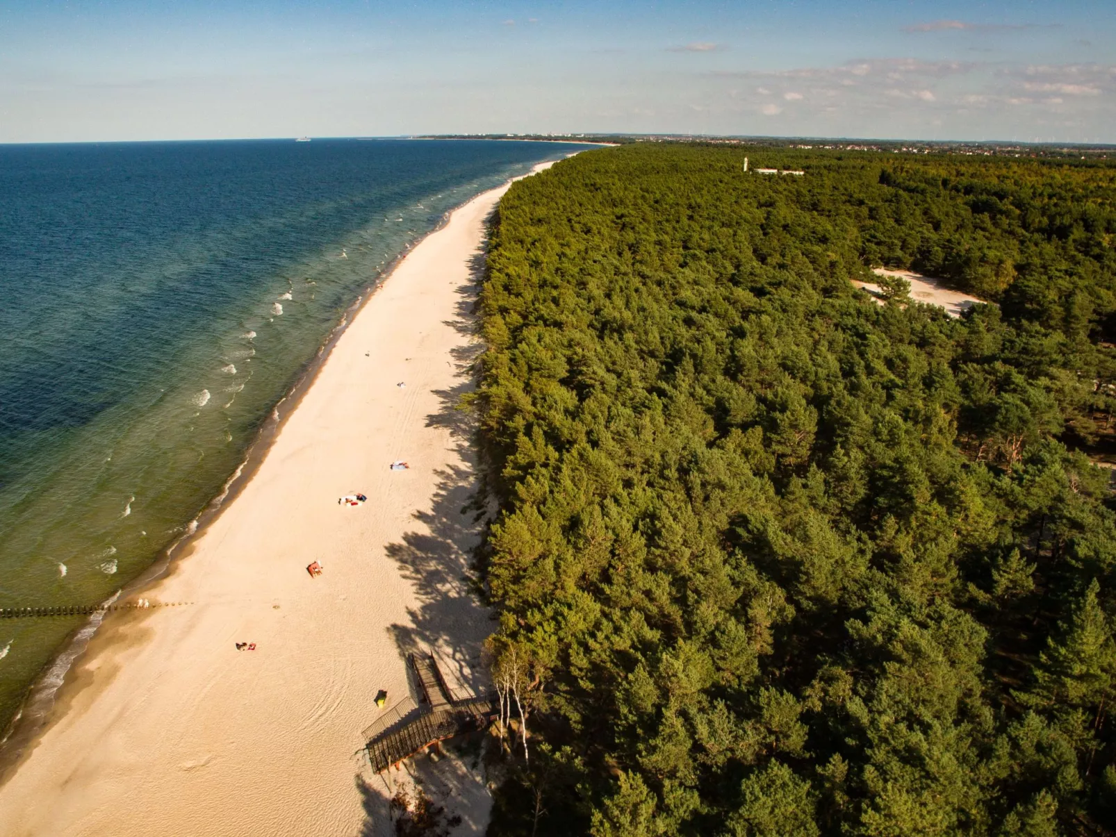 Ganzjährig bewohnbares Ferienhaus direkt am Strand von Dźwirzyno-Buiten