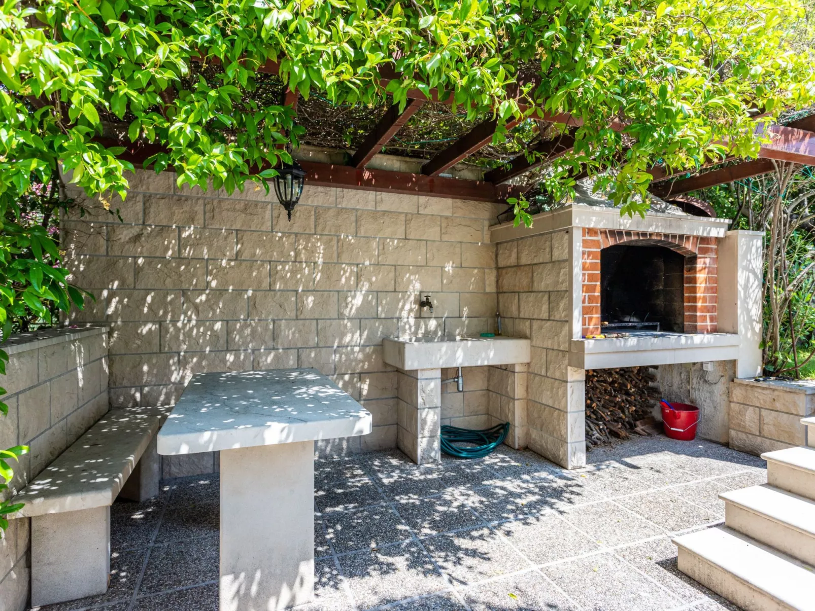 Luxuriöses Studio mit privater Terrasse-Buiten