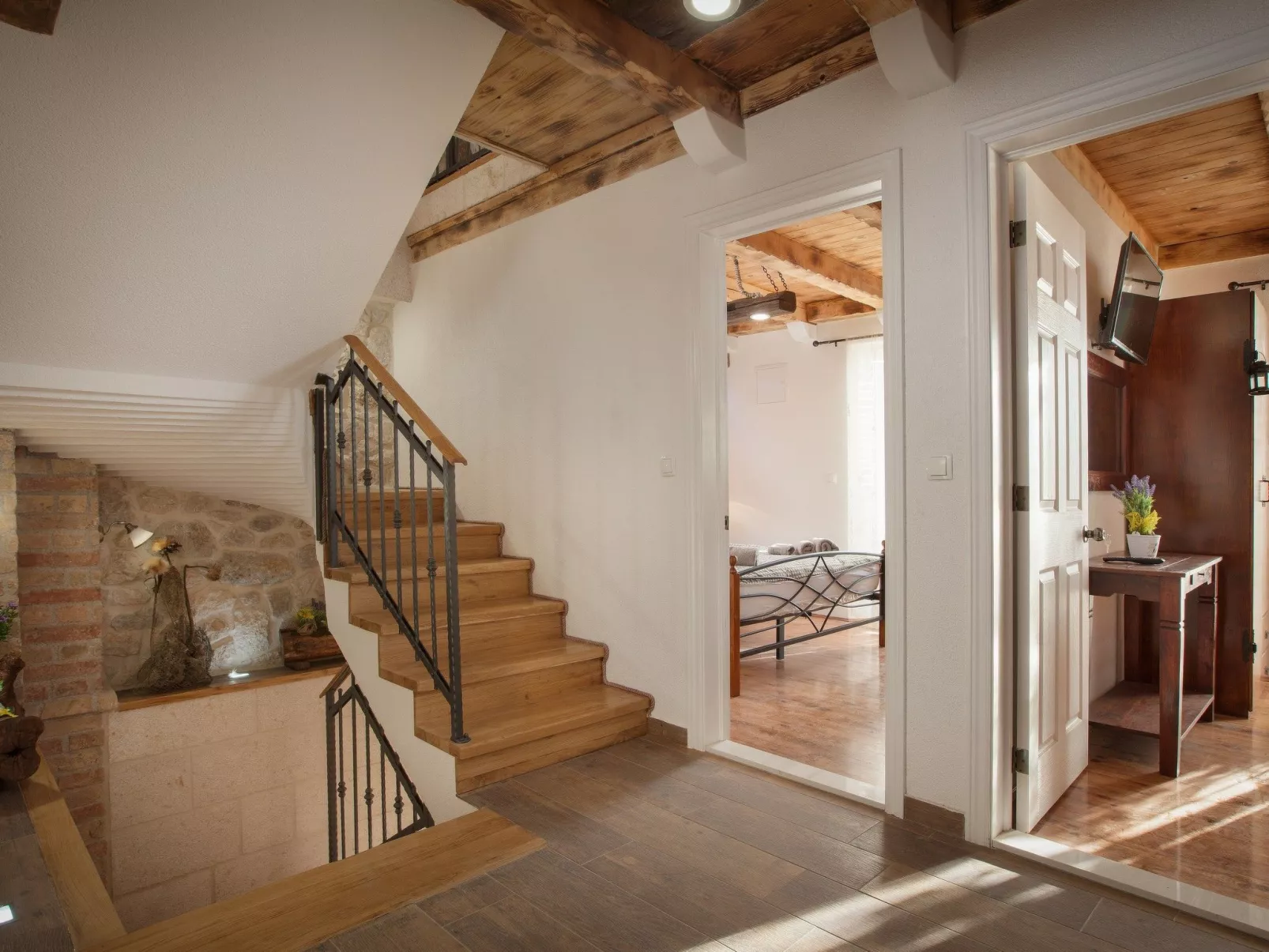 Charmantes Steinhaus mit Pool und Meerblick-Binnen