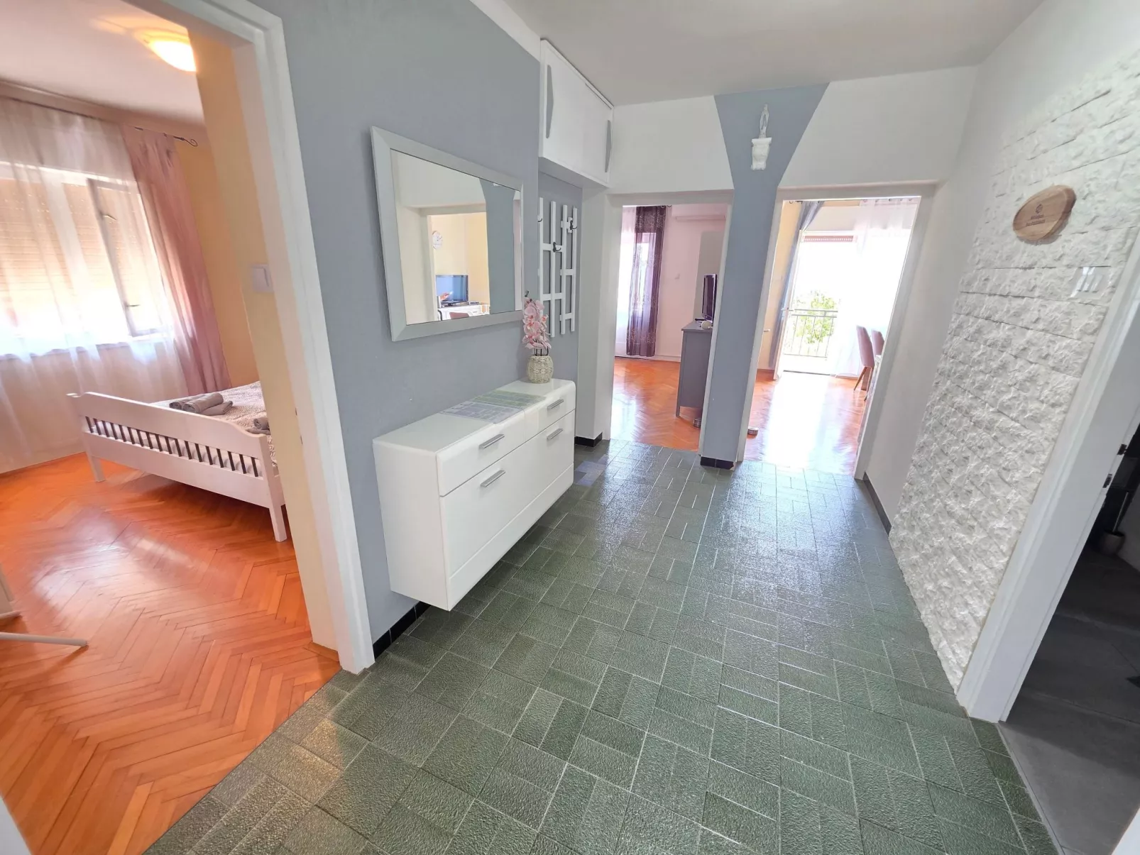 Wohnung für 4 Pers. mit Balkon, tolle Lage-Binnen