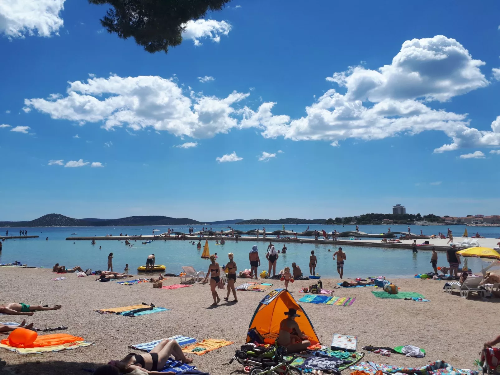 Gemütliches Apartment mit Balkon-Buiten