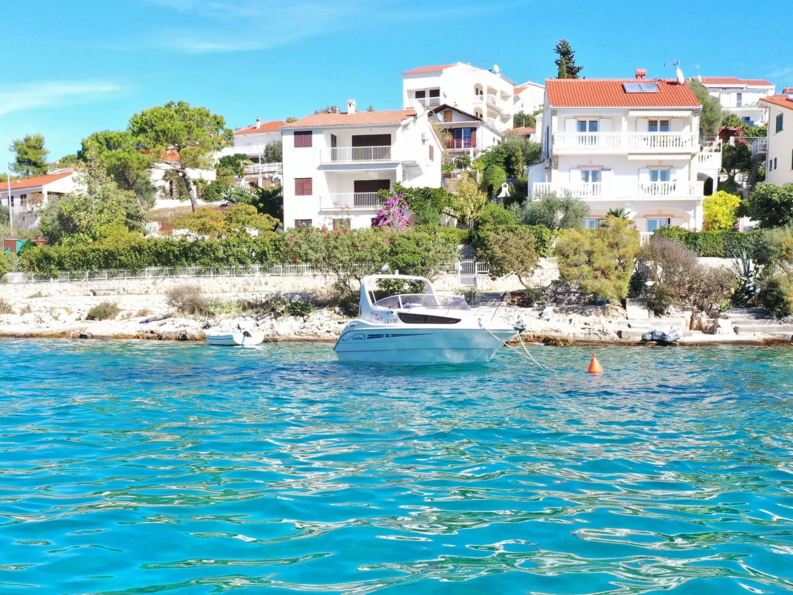 Klimatisierte Ferienwohnung in Okrug Gornji mit Gepflegtem Garten und Seeblick-Buiten